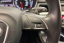 valkoinen Audi A4 2016 kuva 16.