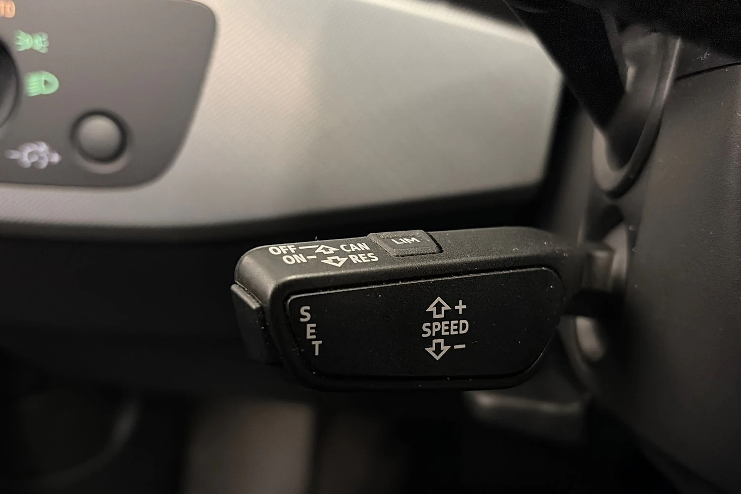 valkoinen Audi A4 2016 kuva 17.