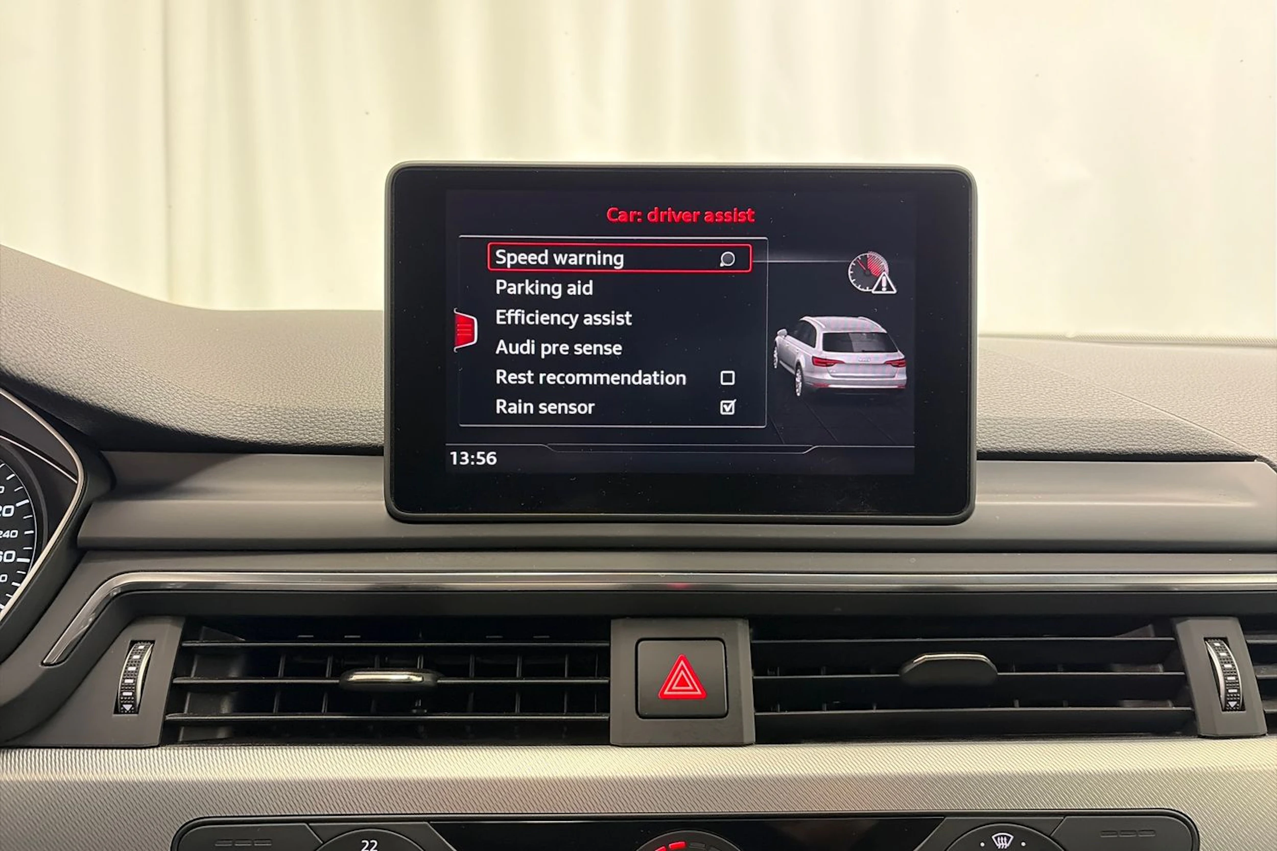 valkoinen Audi A4 2016 kuva 21.