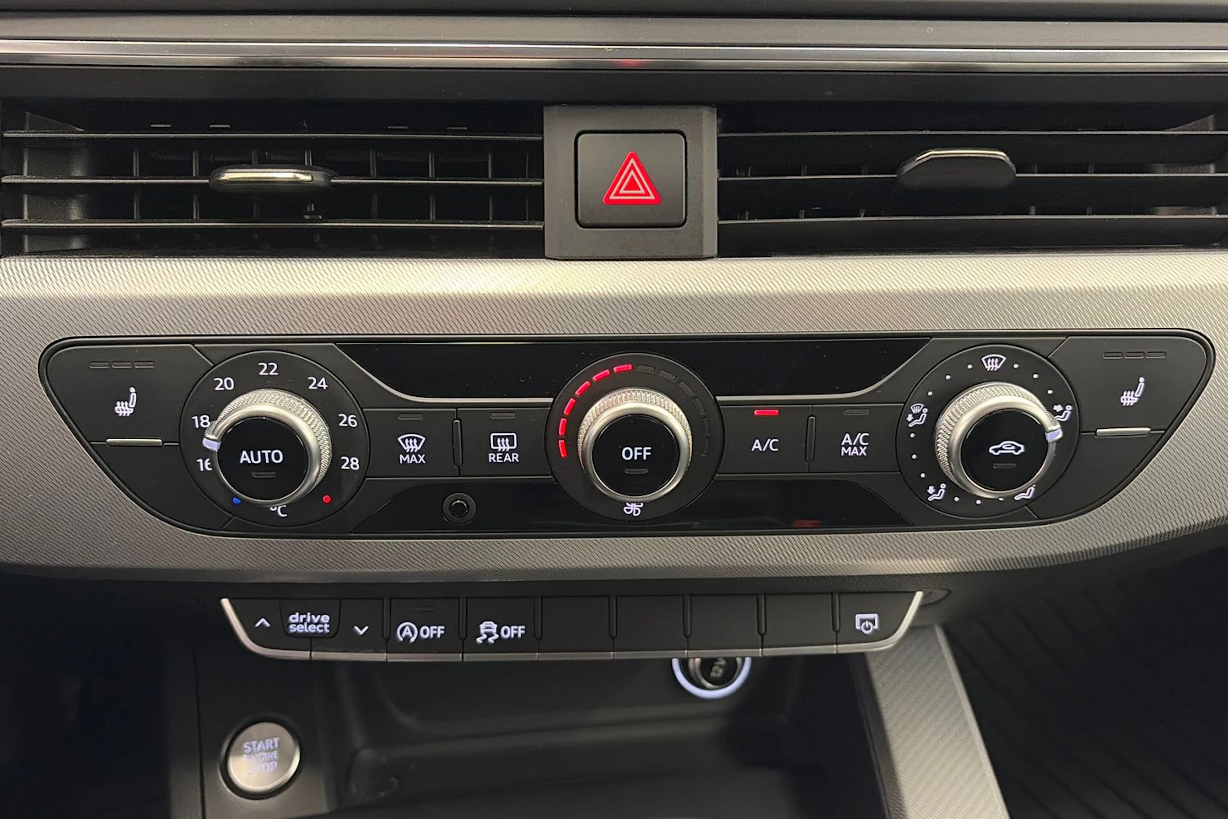 valkoinen Audi A4 2016 kuva 22.