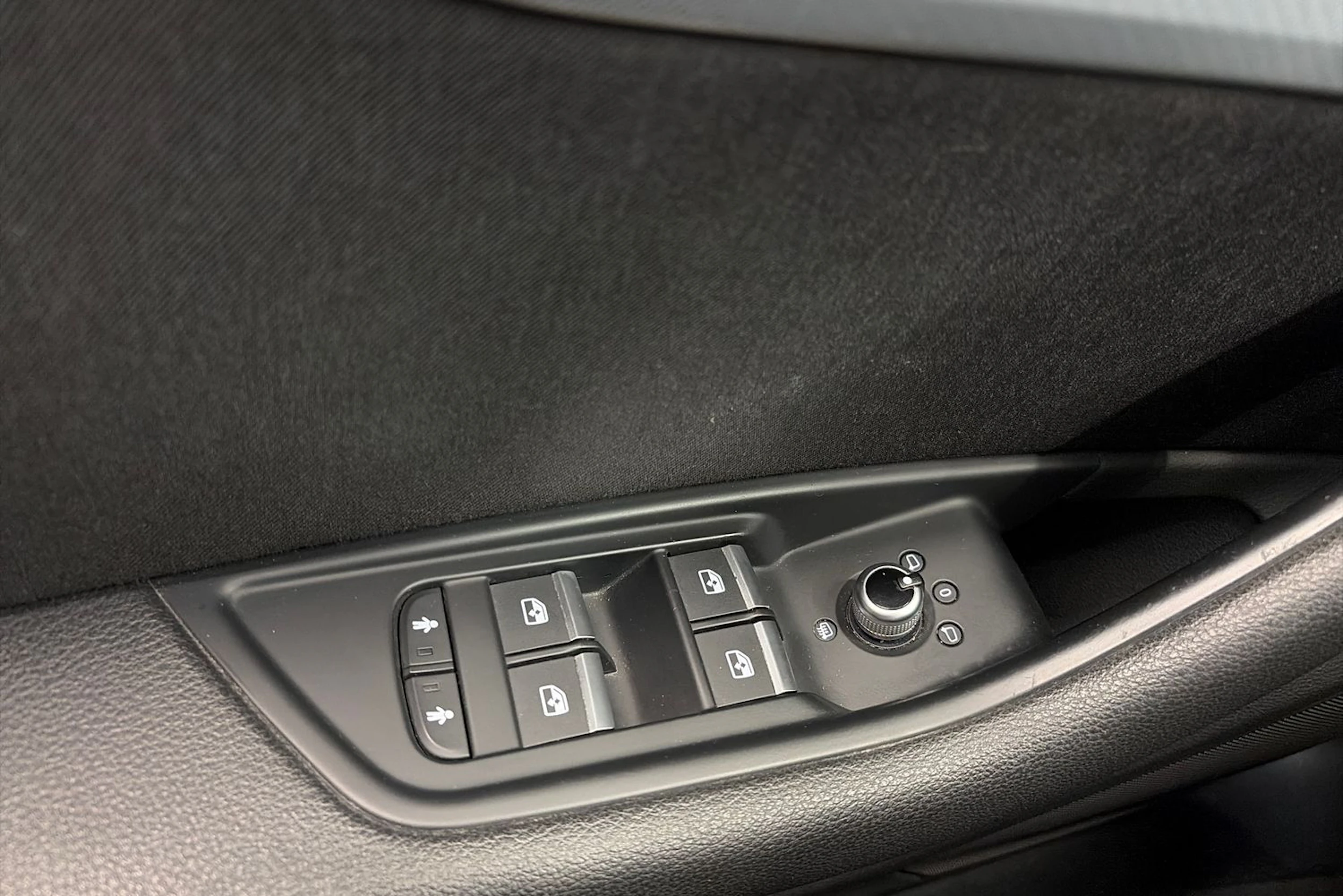 valkoinen Audi A4 2016 kuva 26.