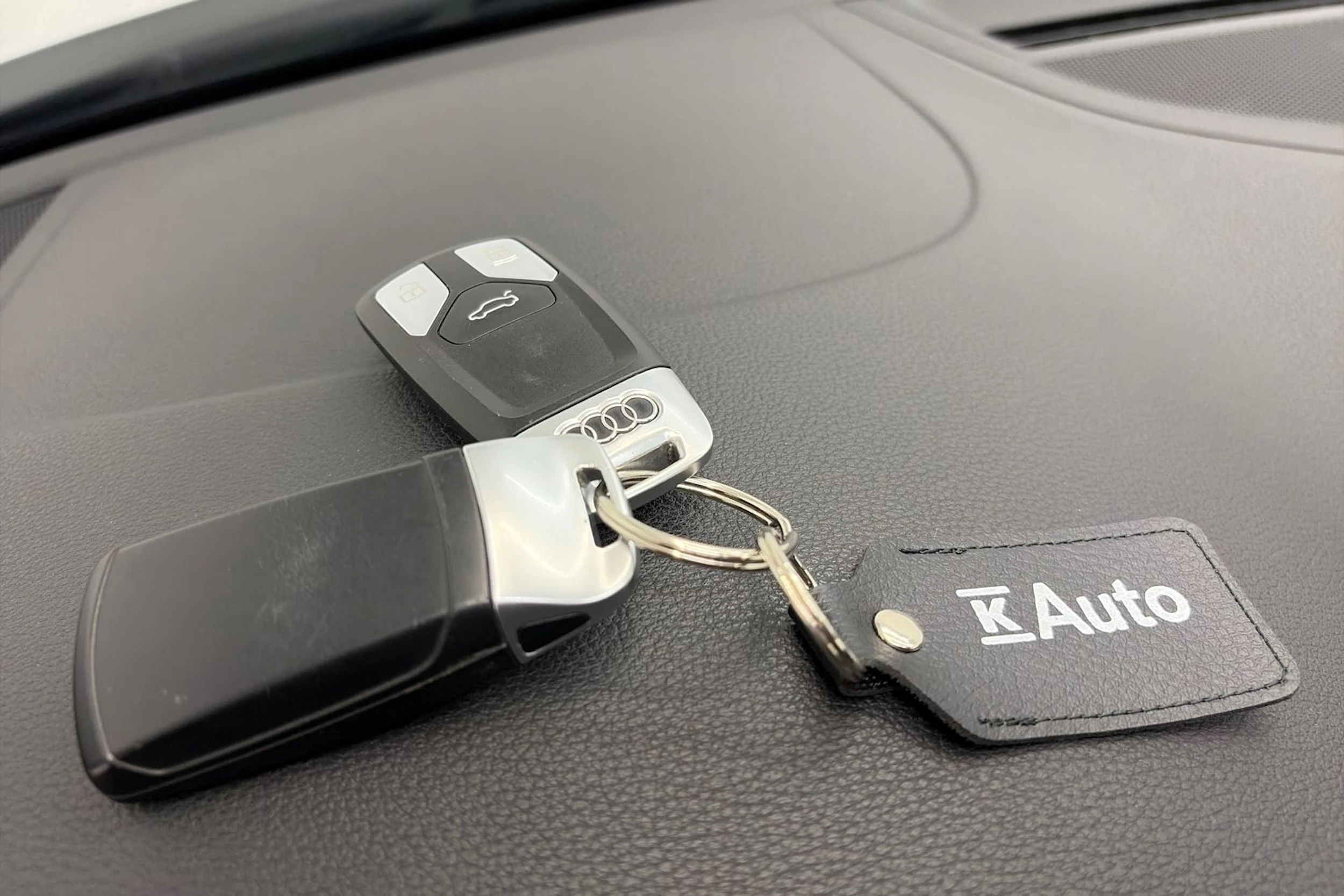 valkoinen Audi A4 2016 kuva 27.