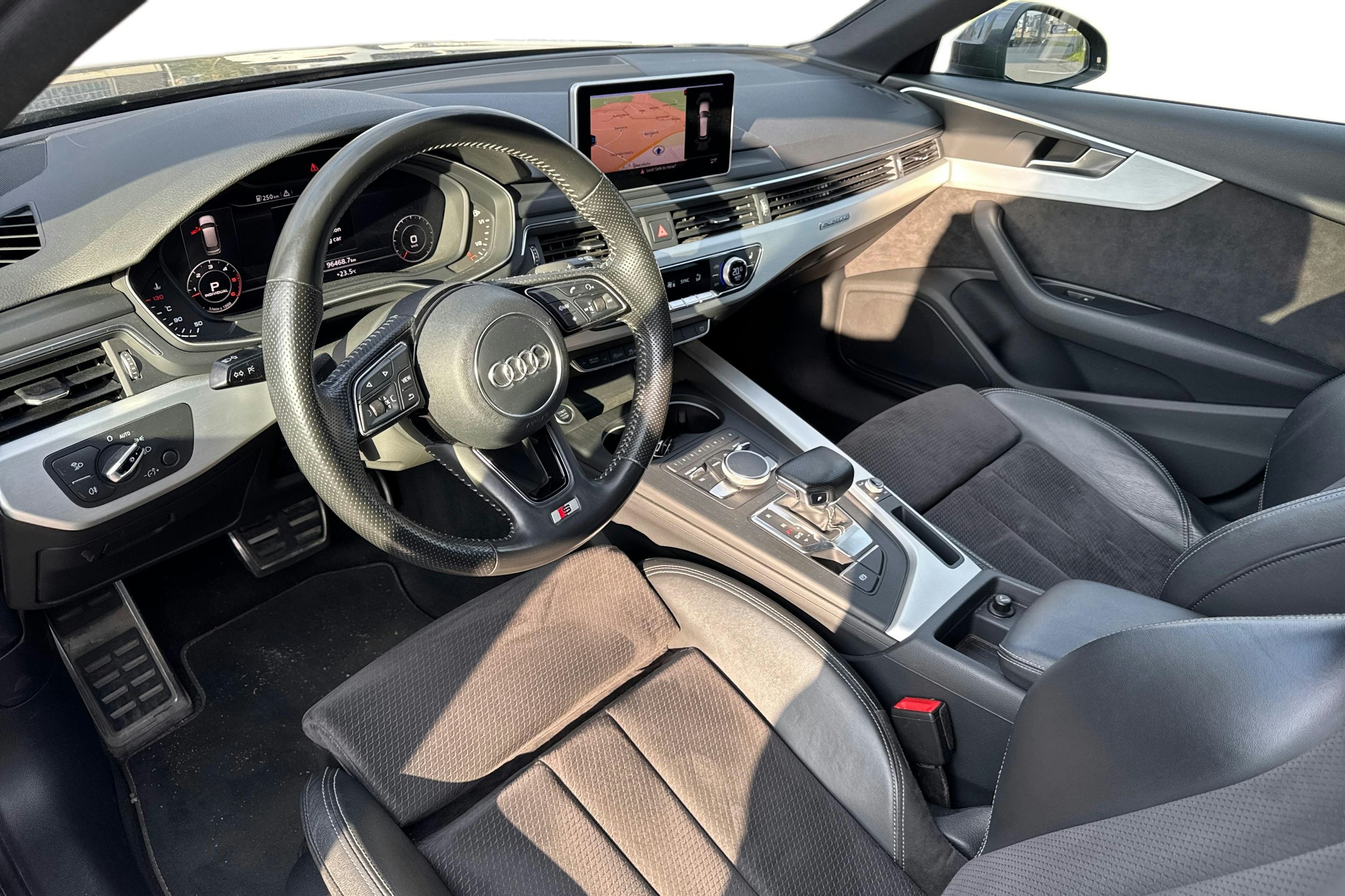 harmaa Audi A4 2016 kuva 3.