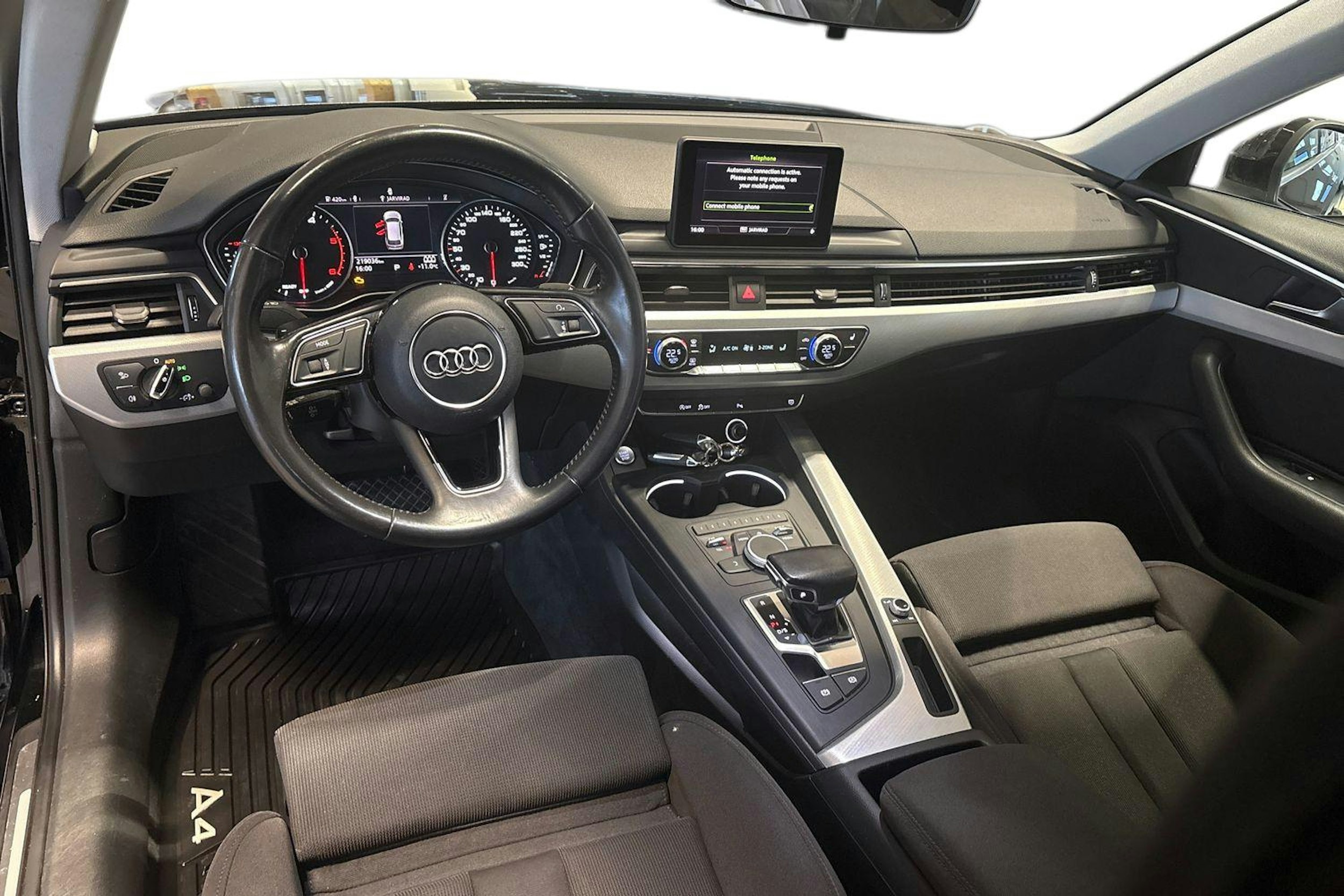 Musta Audi A4 2016 kuva 7.