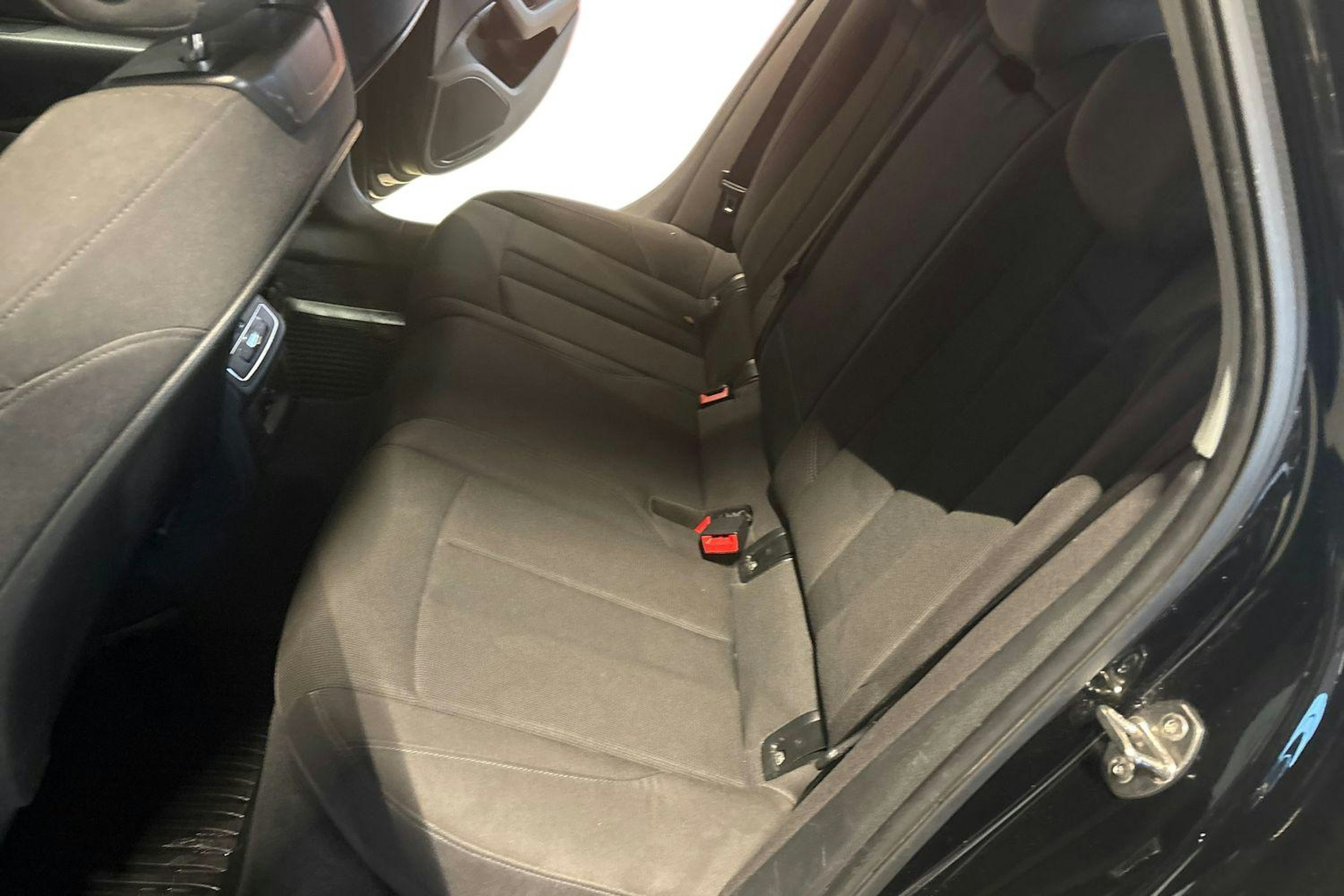 Musta Audi A4 2016 kuva 8.