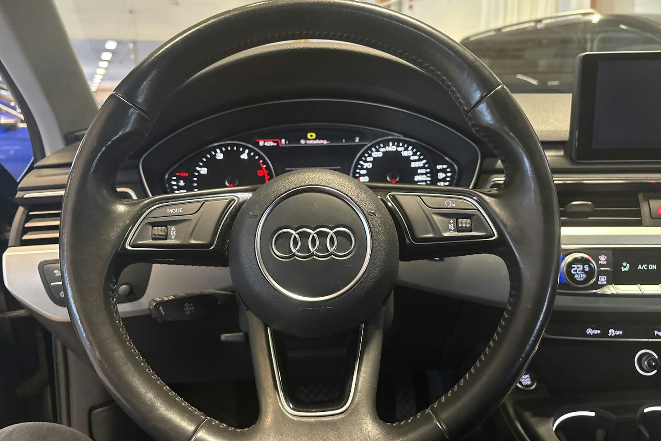 Musta Audi A4 2016 kuva 17.