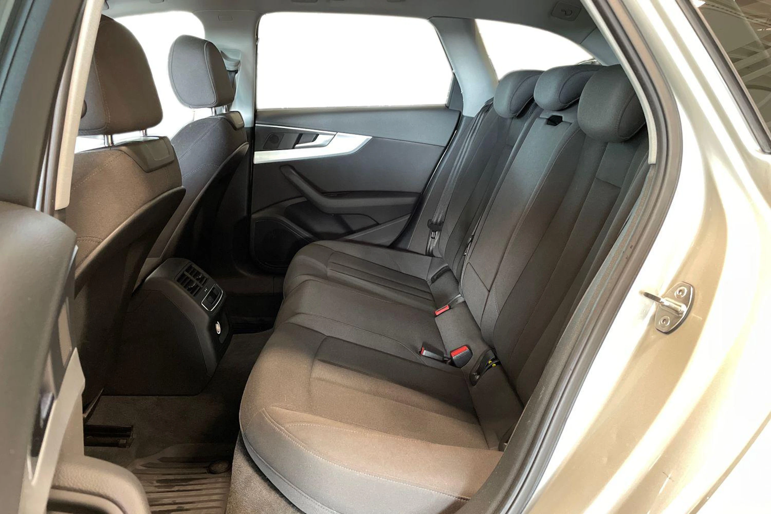 hopea Audi A4 2016 kuva 11.