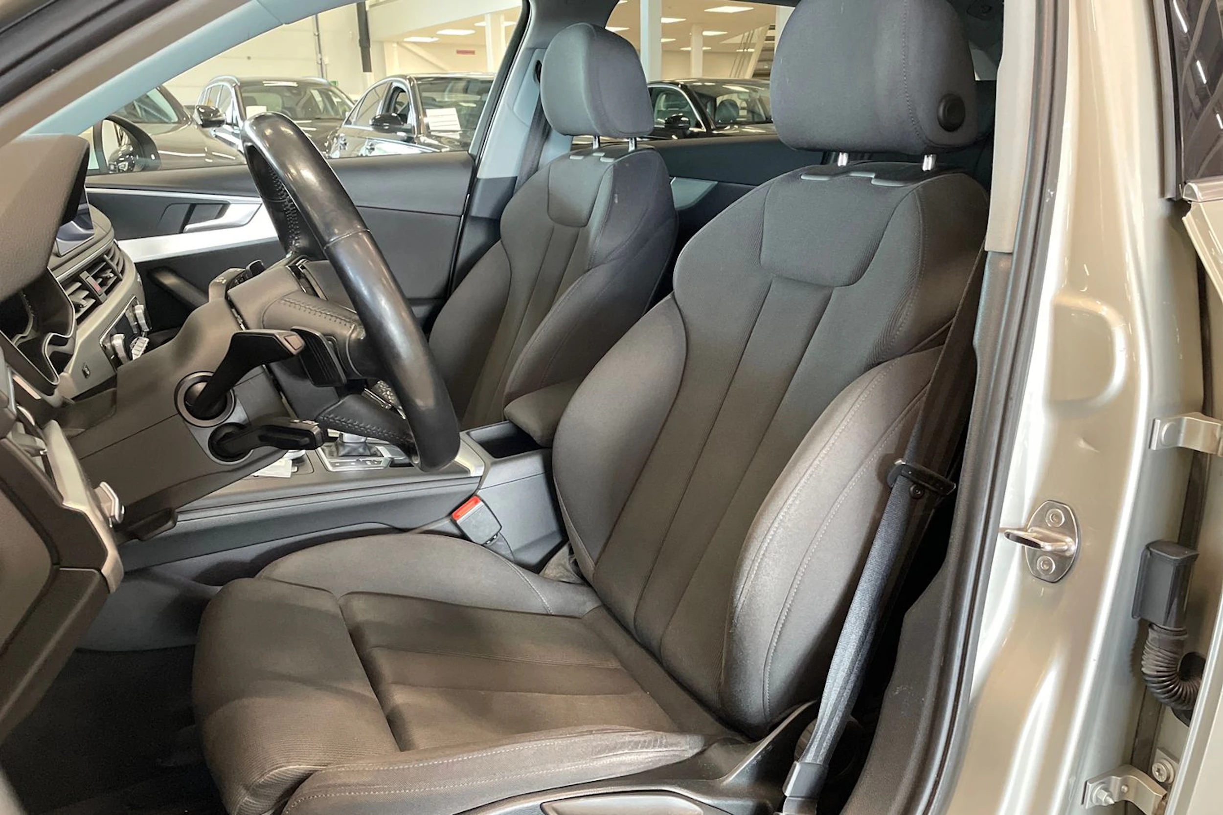 hopea Audi A4 2016 kuva 15.