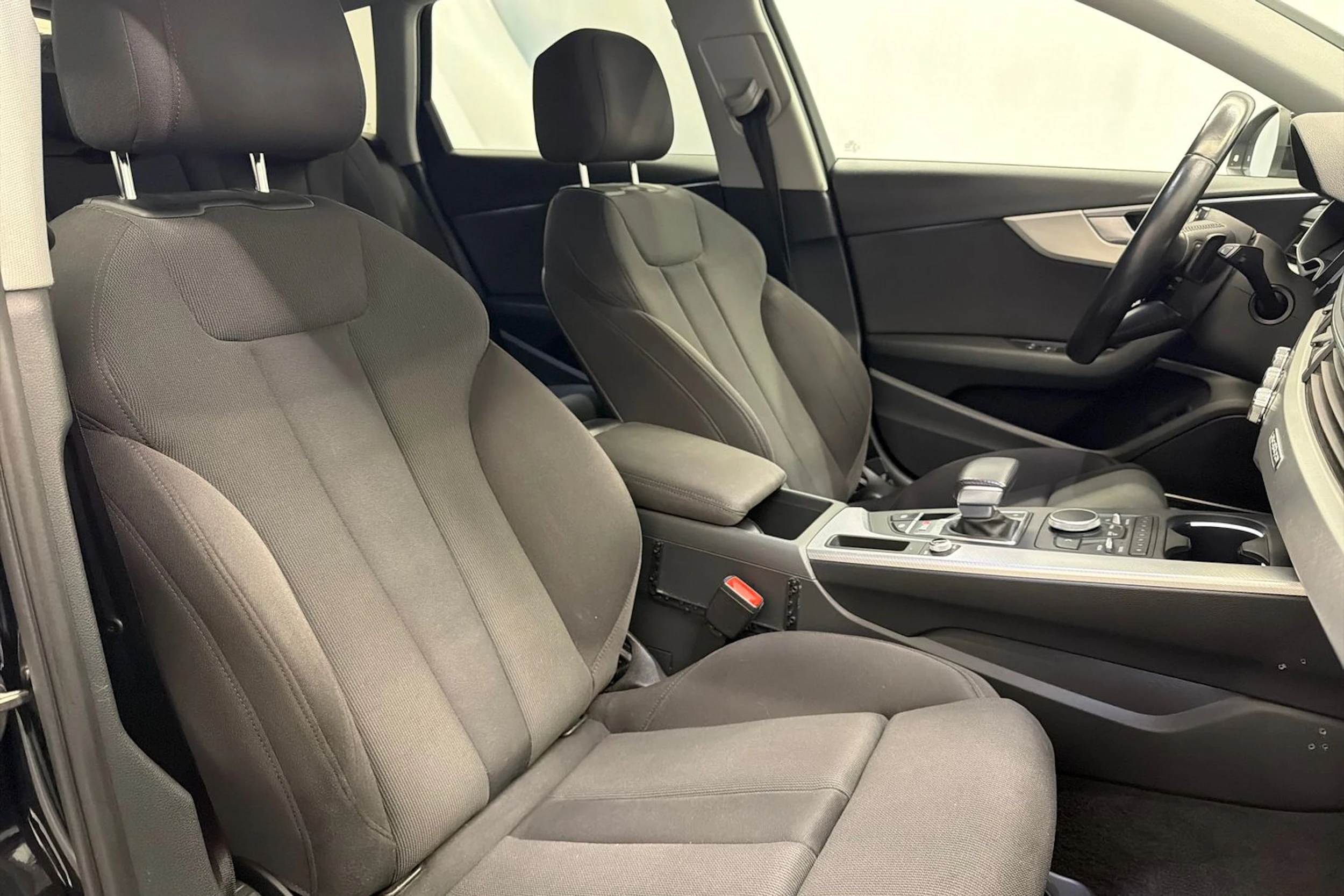 musta Audi A4 2016 kuva 11.