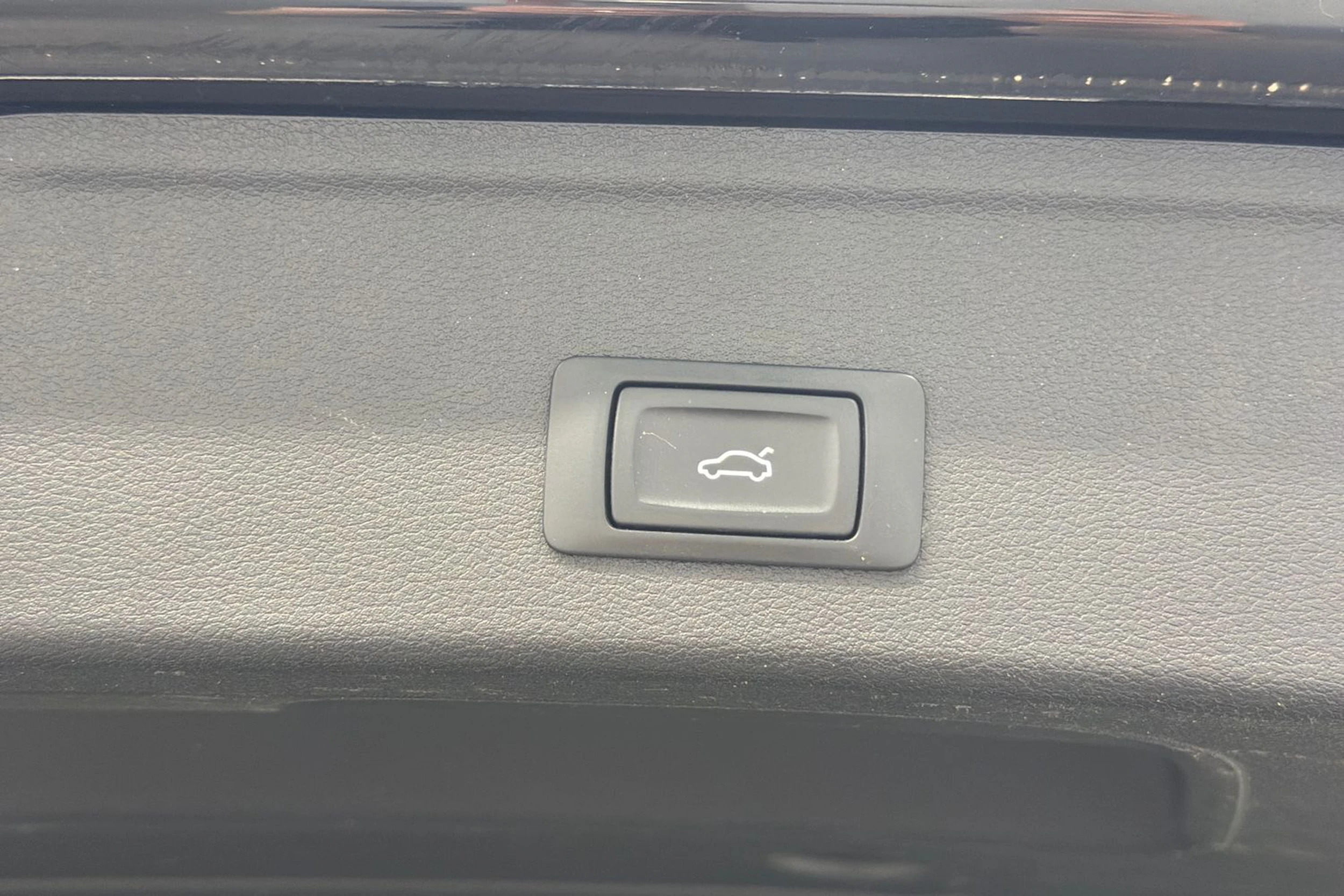 musta Audi A4 2016 kuva 14.