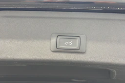 musta Audi A4 2016 kuva 14.
