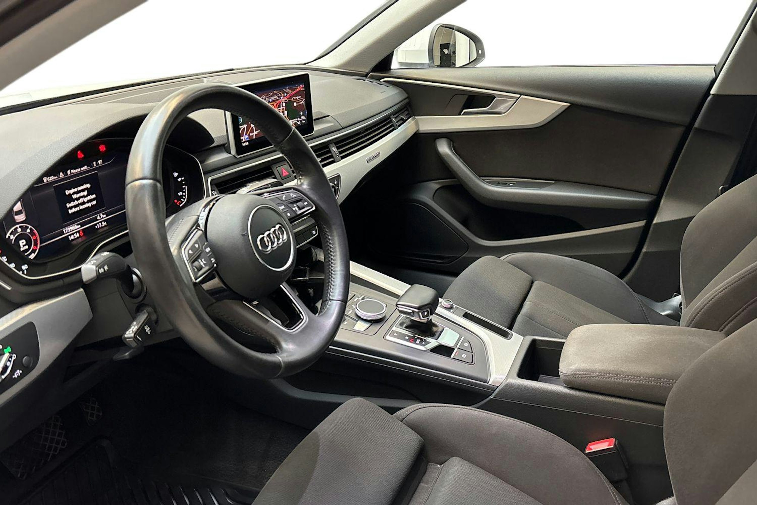 valkoinen Audi A4 2016 kuva 7.