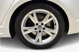 valkoinen Audi A4 2016 kuva 11.