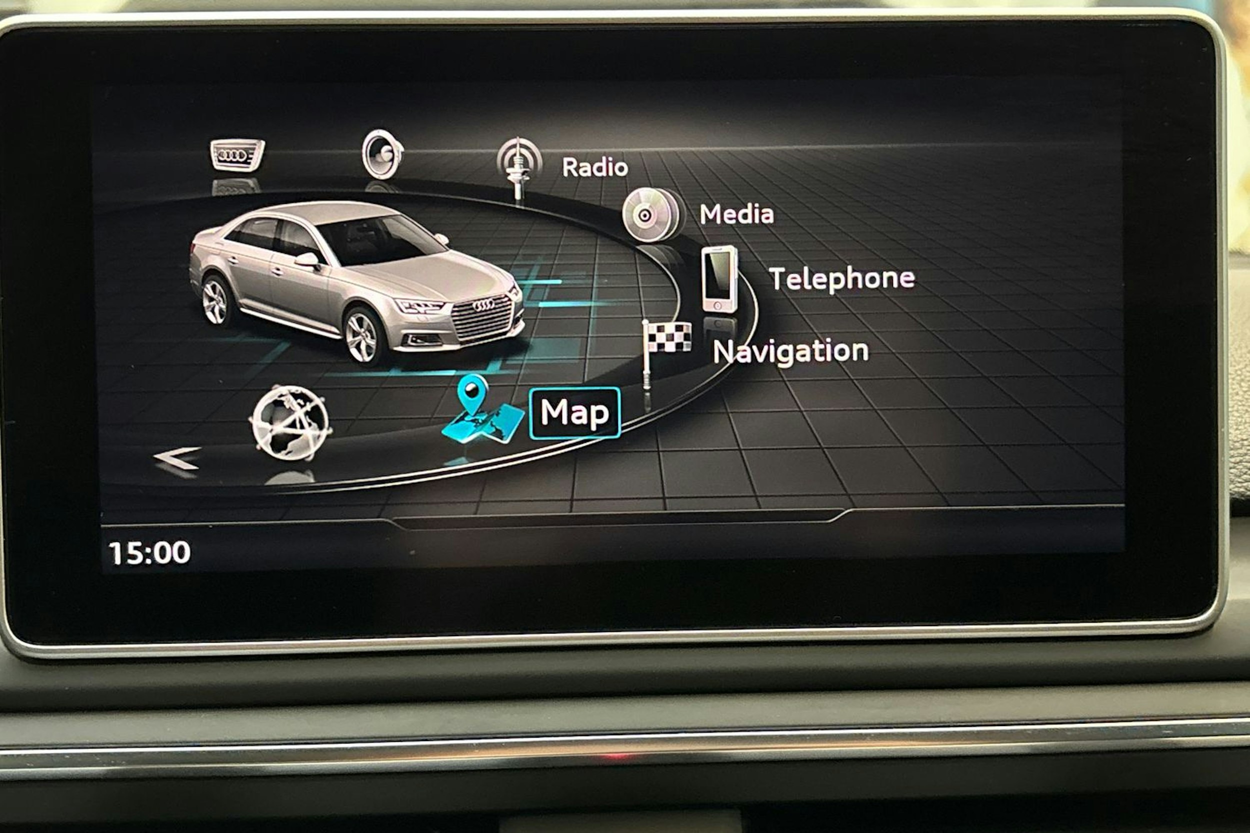 valkoinen Audi A4 2016 kuva 18.