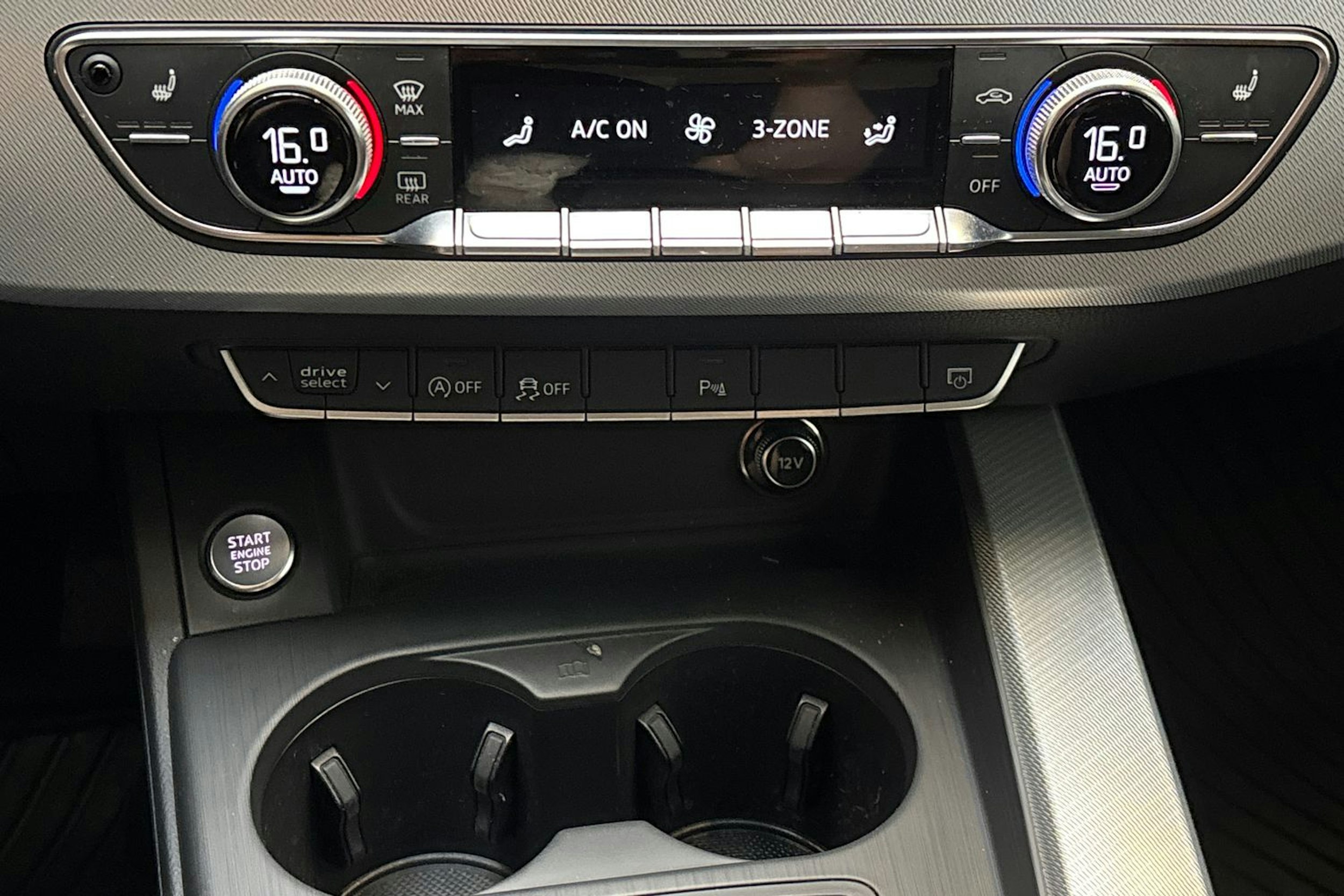 valkoinen Audi A4 2016 kuva 22.