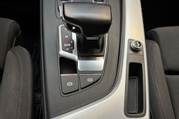 valkoinen Audi A4 2016 kuva 24.