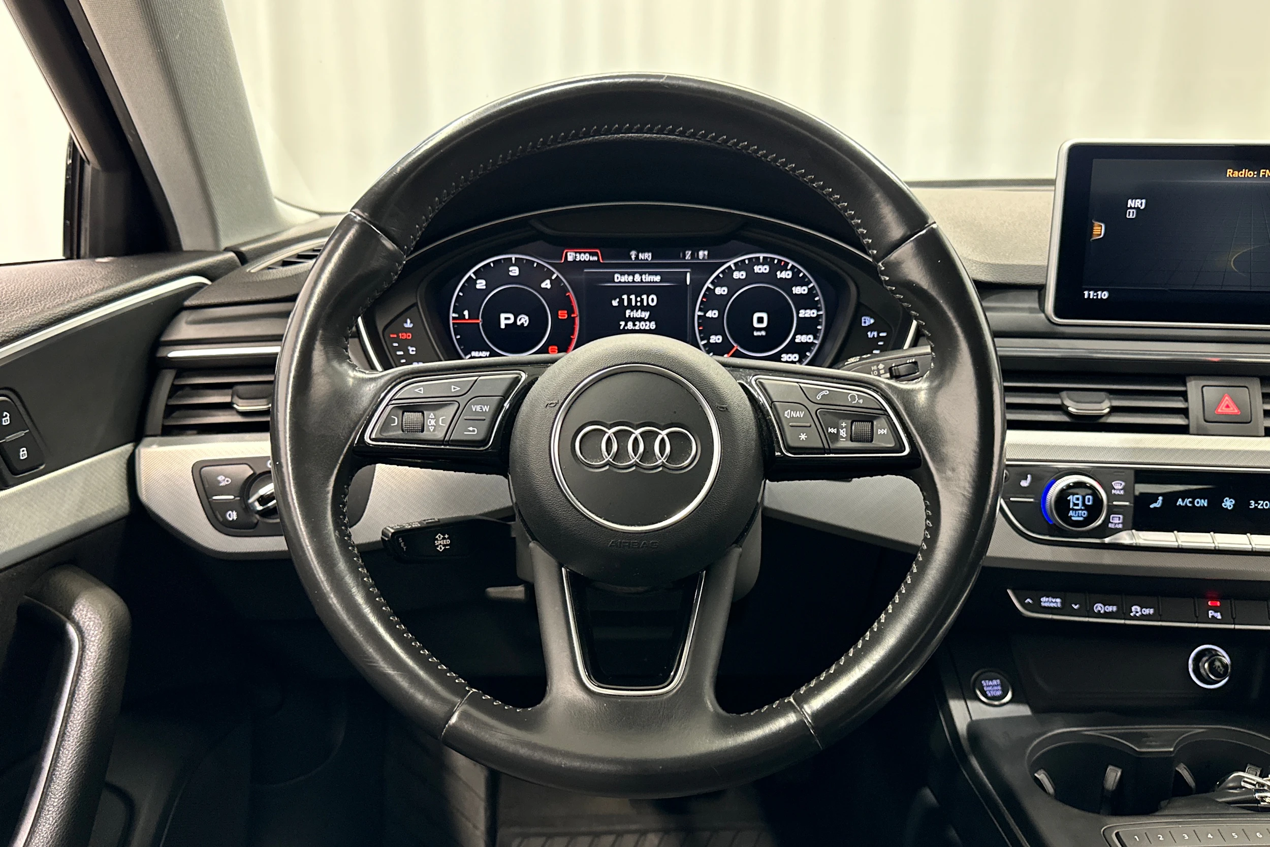 musta Audi A4 2016 kuva 12.