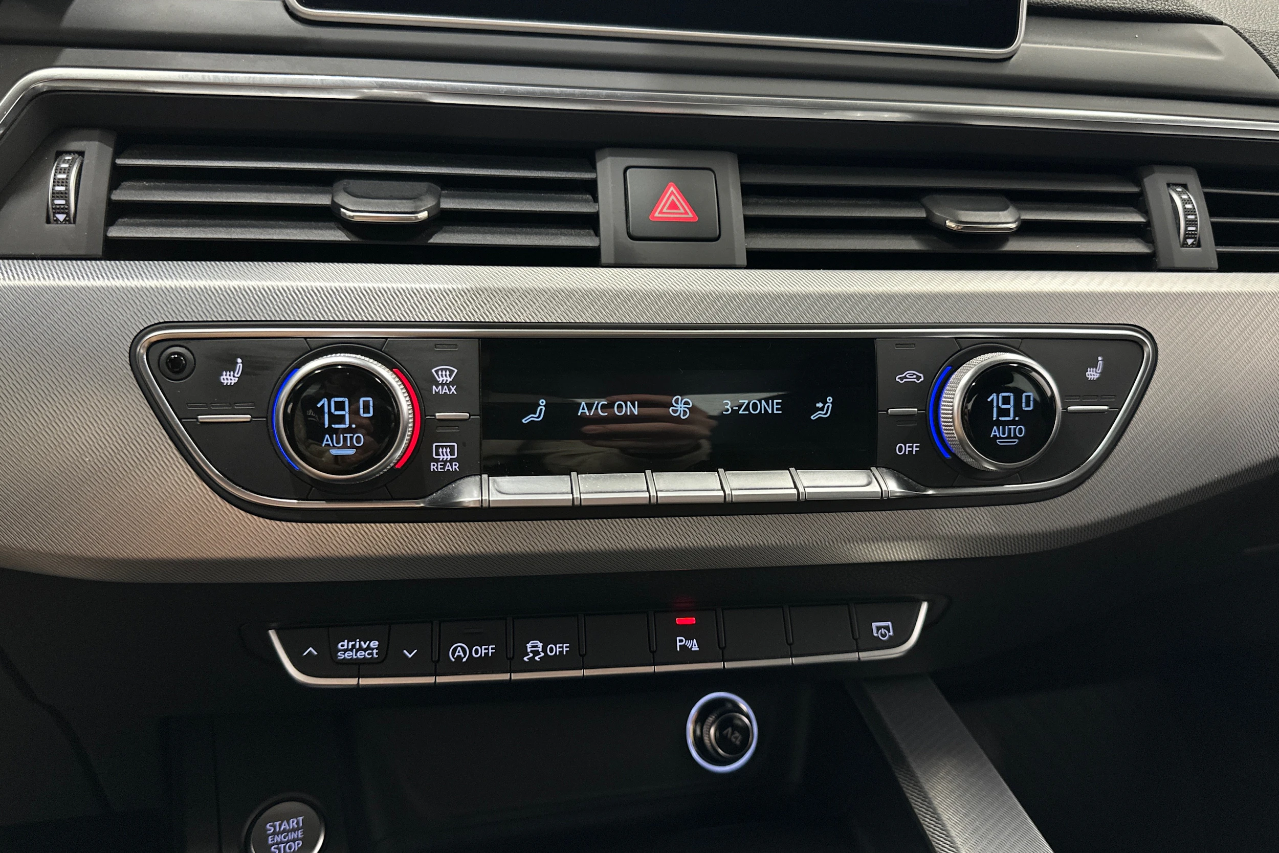 musta Audi A4 2016 kuva 17.