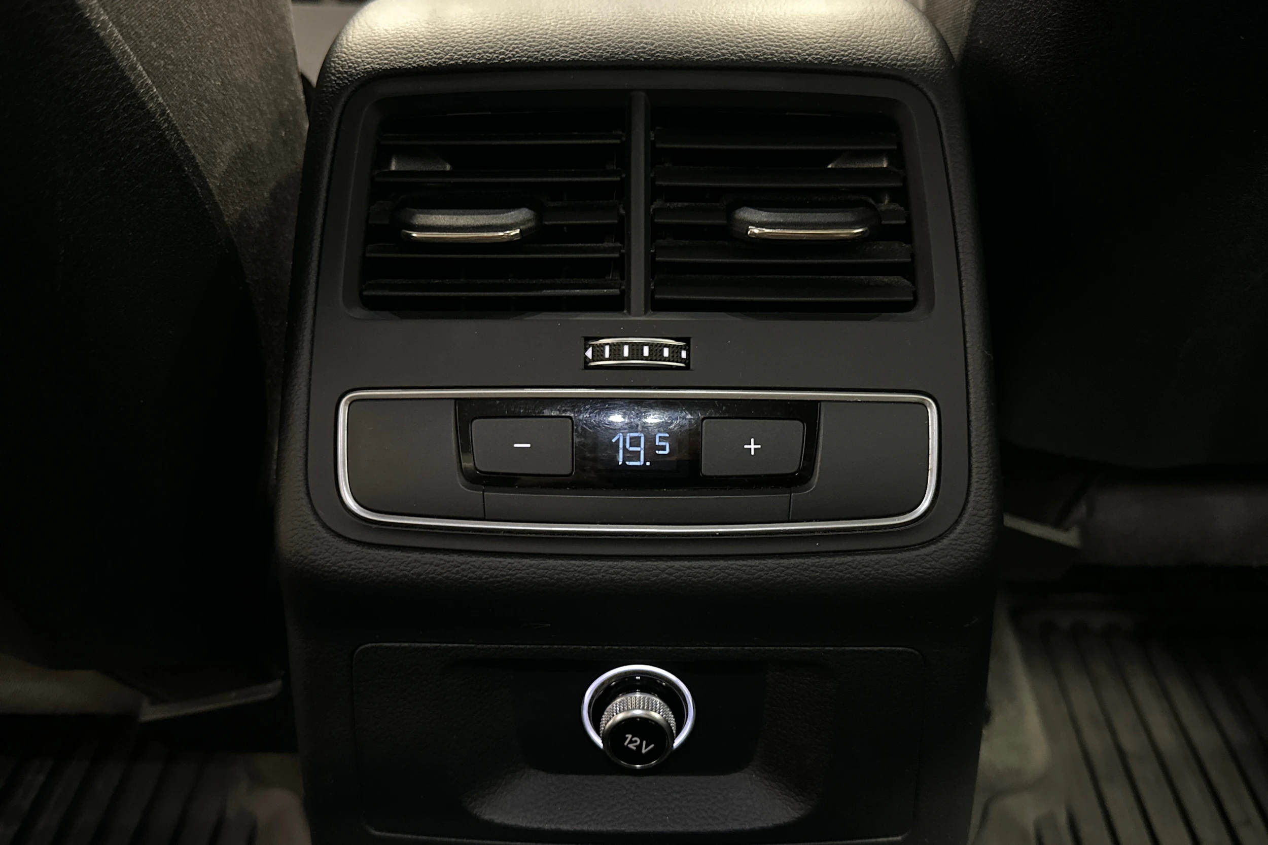 musta Audi A4 2016 kuva 25.