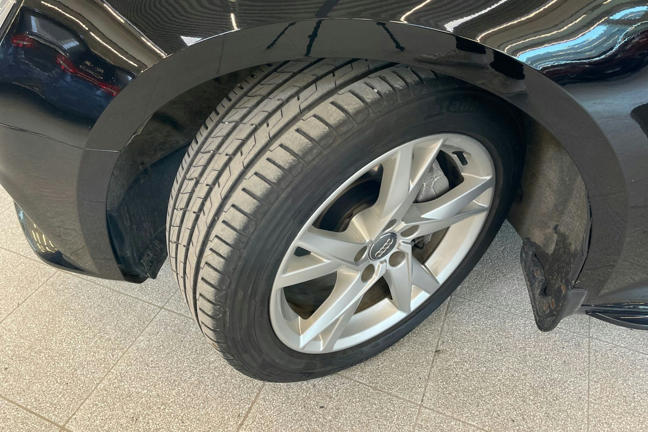 musta Audi A4 2016 kuva 13.