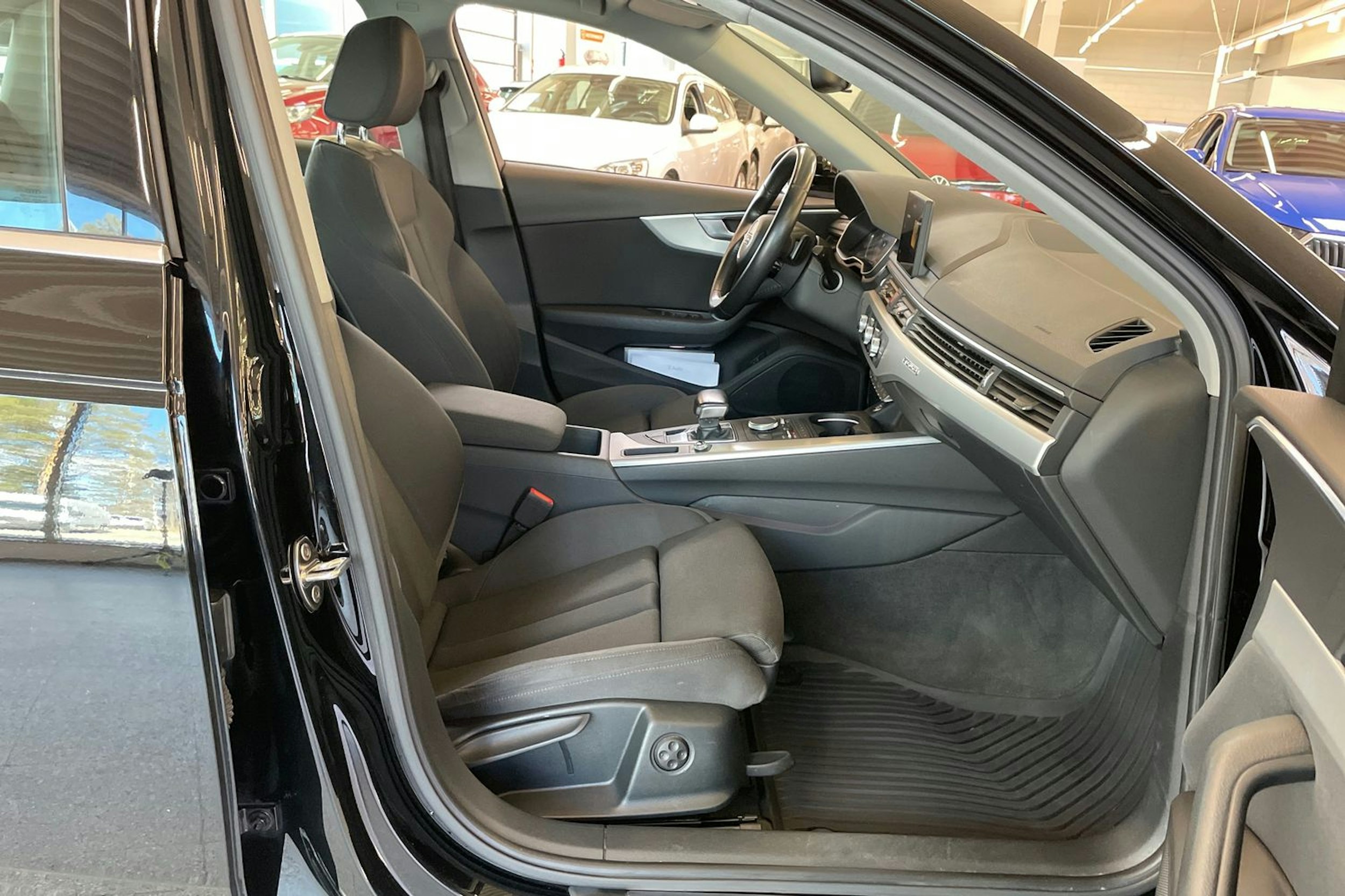 musta Audi A4 2016 kuva 22.