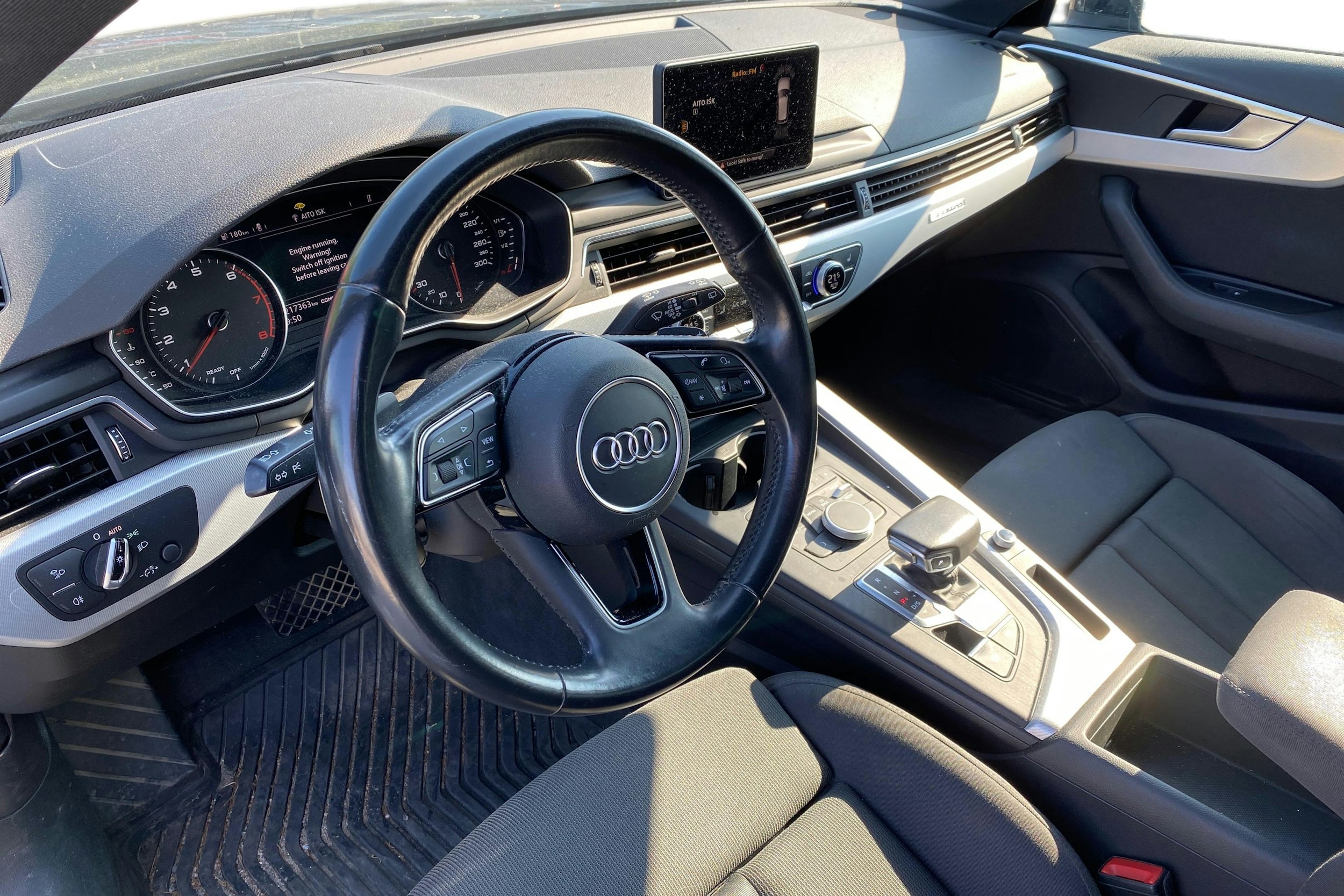 Musta Audi A4 2016 kuva 3.