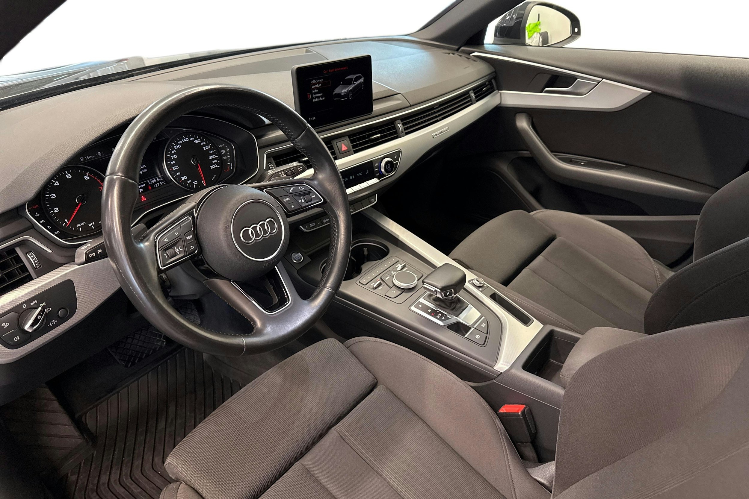 Musta Audi A4 2016 kuva 7.