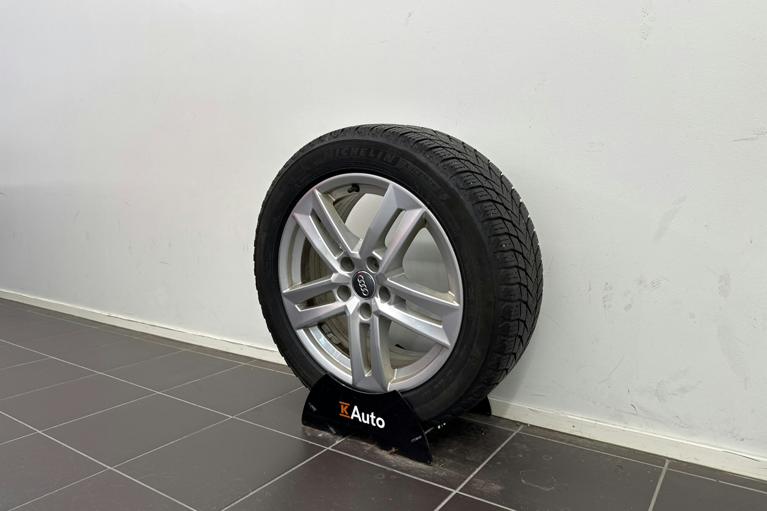 Musta Audi A4 2016 kuva 13.