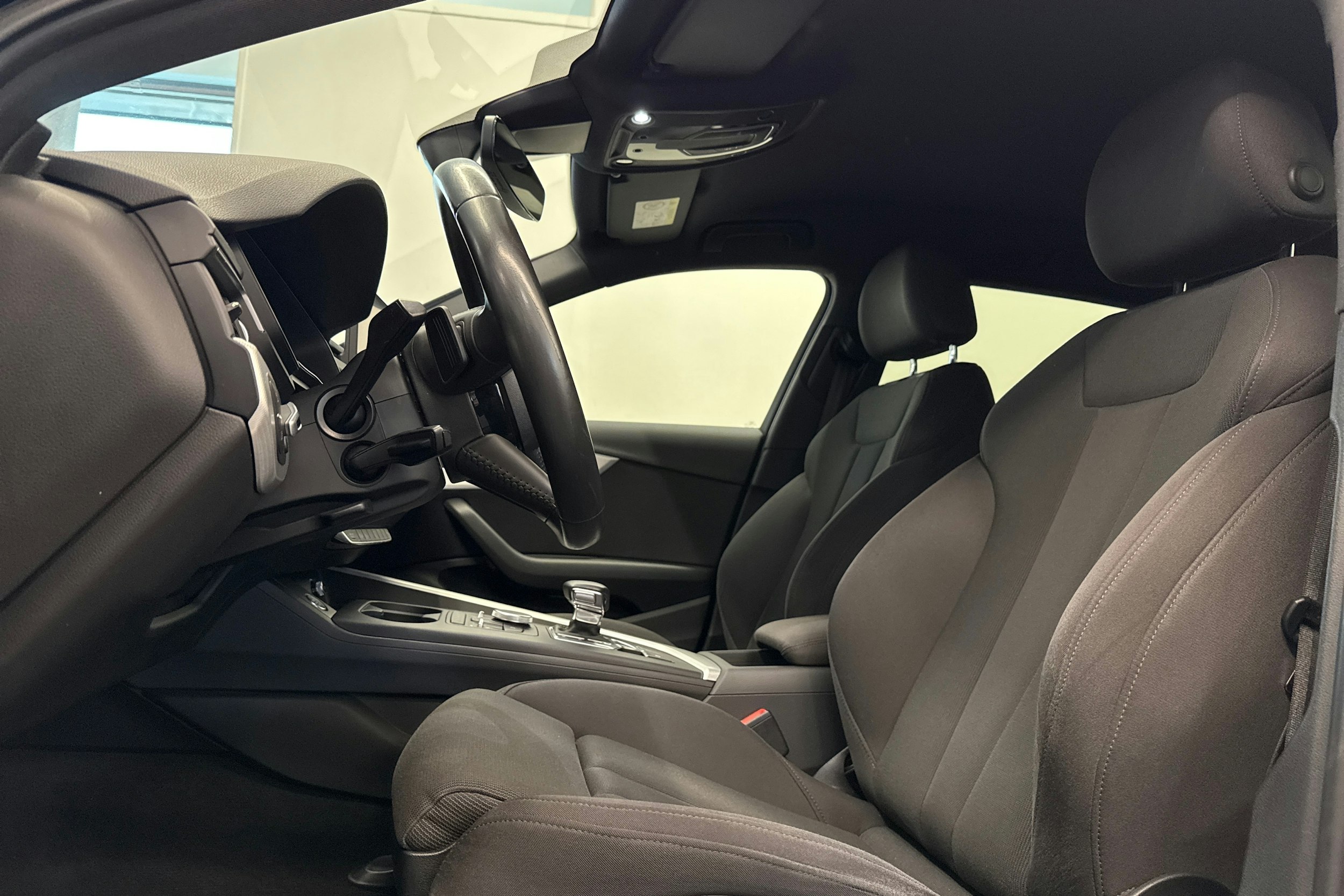 Musta Audi A4 2016 kuva 15.