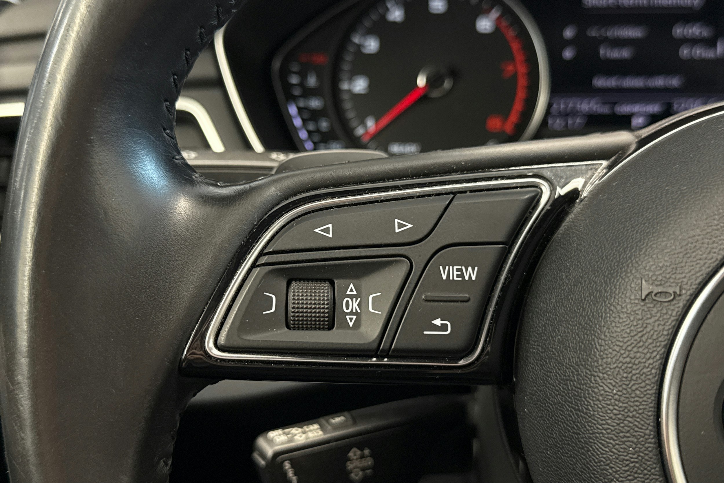 Musta Audi A4 2016 kuva 23.
