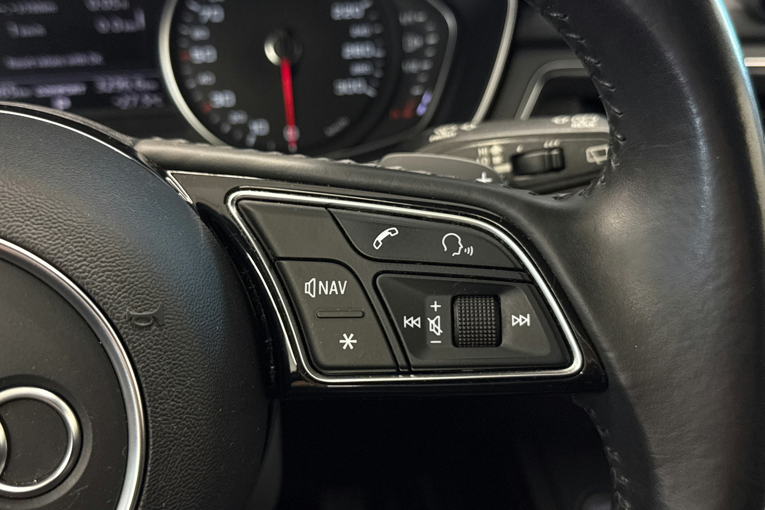 Musta Audi A4 2016 kuva 24.