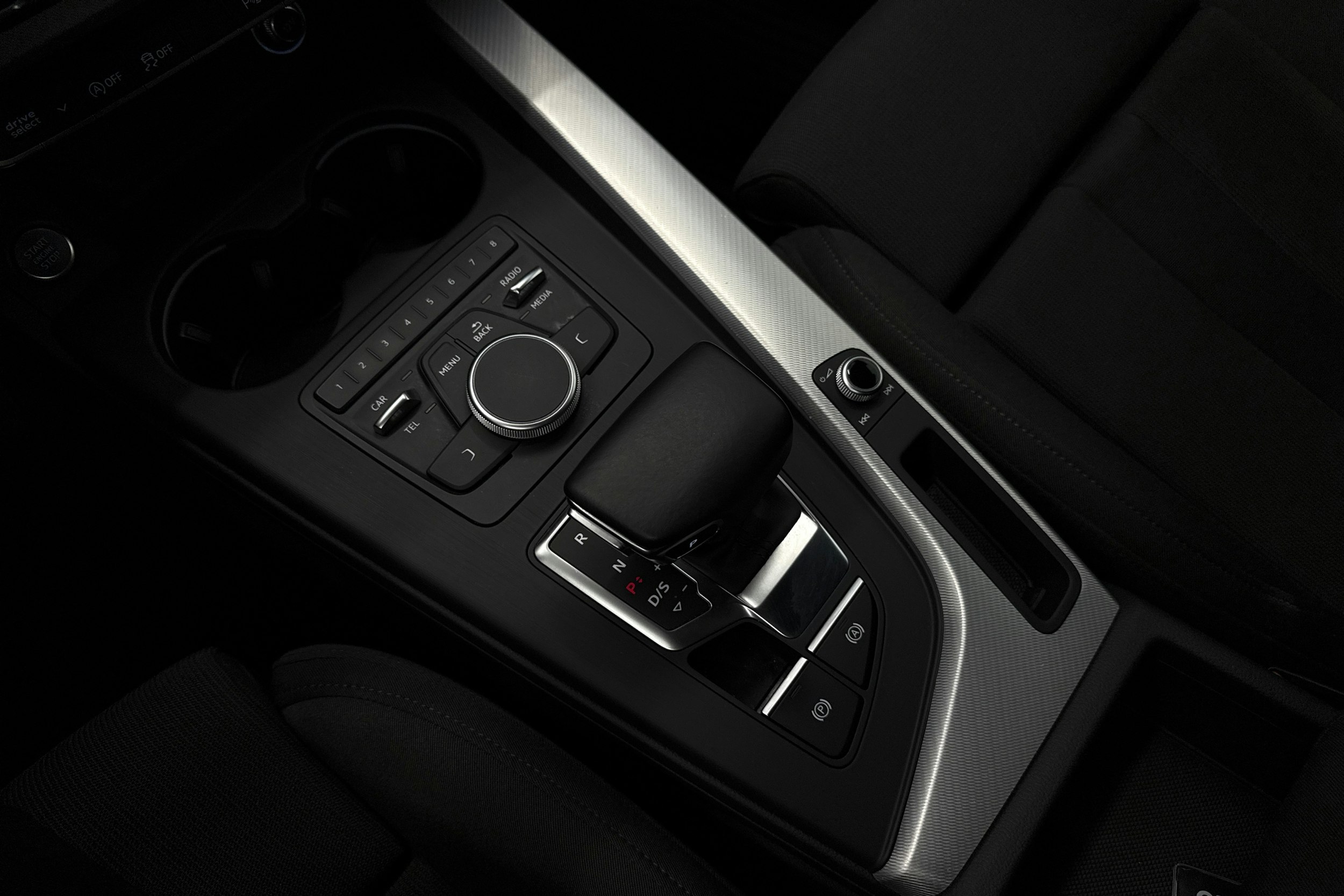 Musta Audi A4 2016 kuva 28.