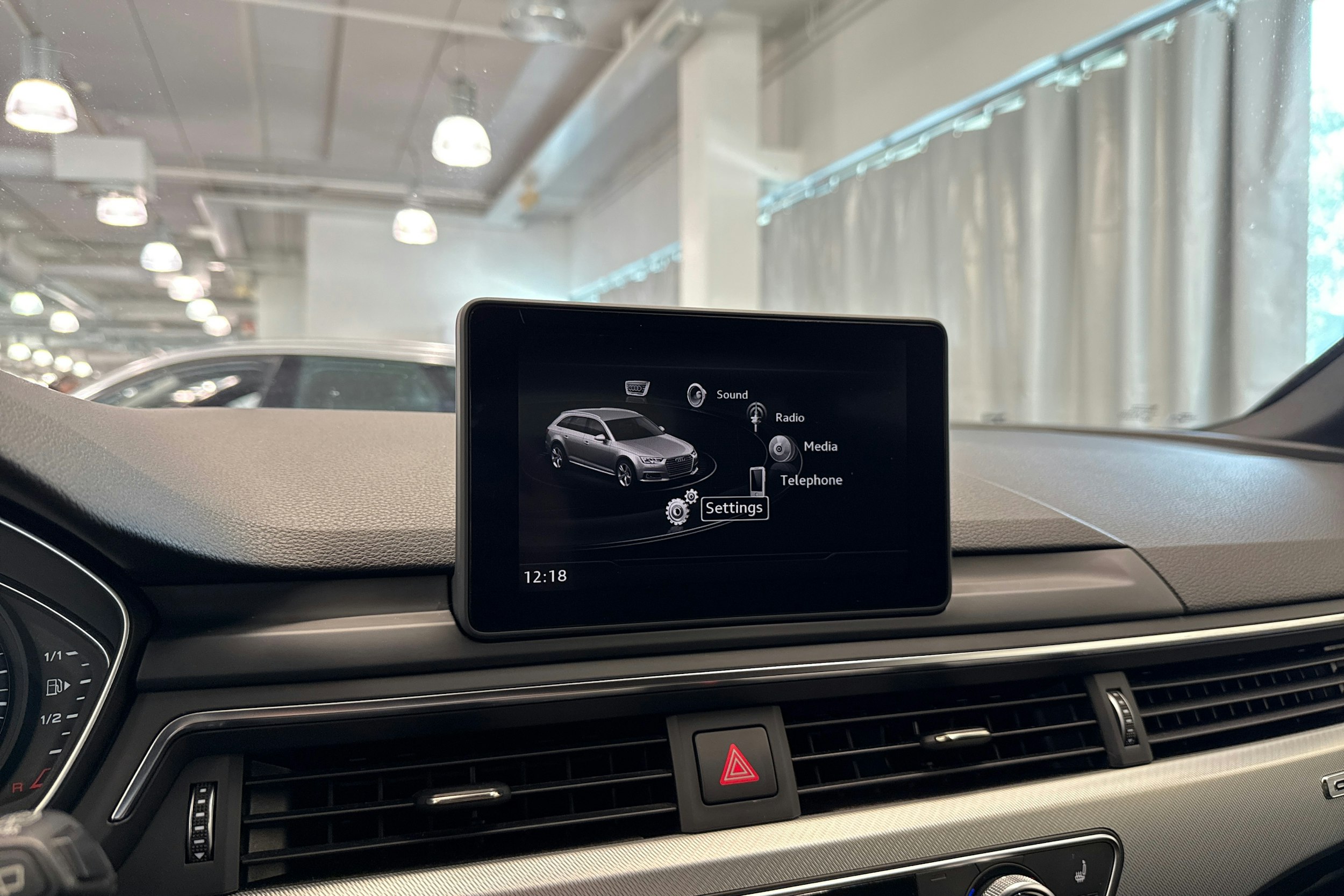 Musta Audi A4 2016 kuva 31.