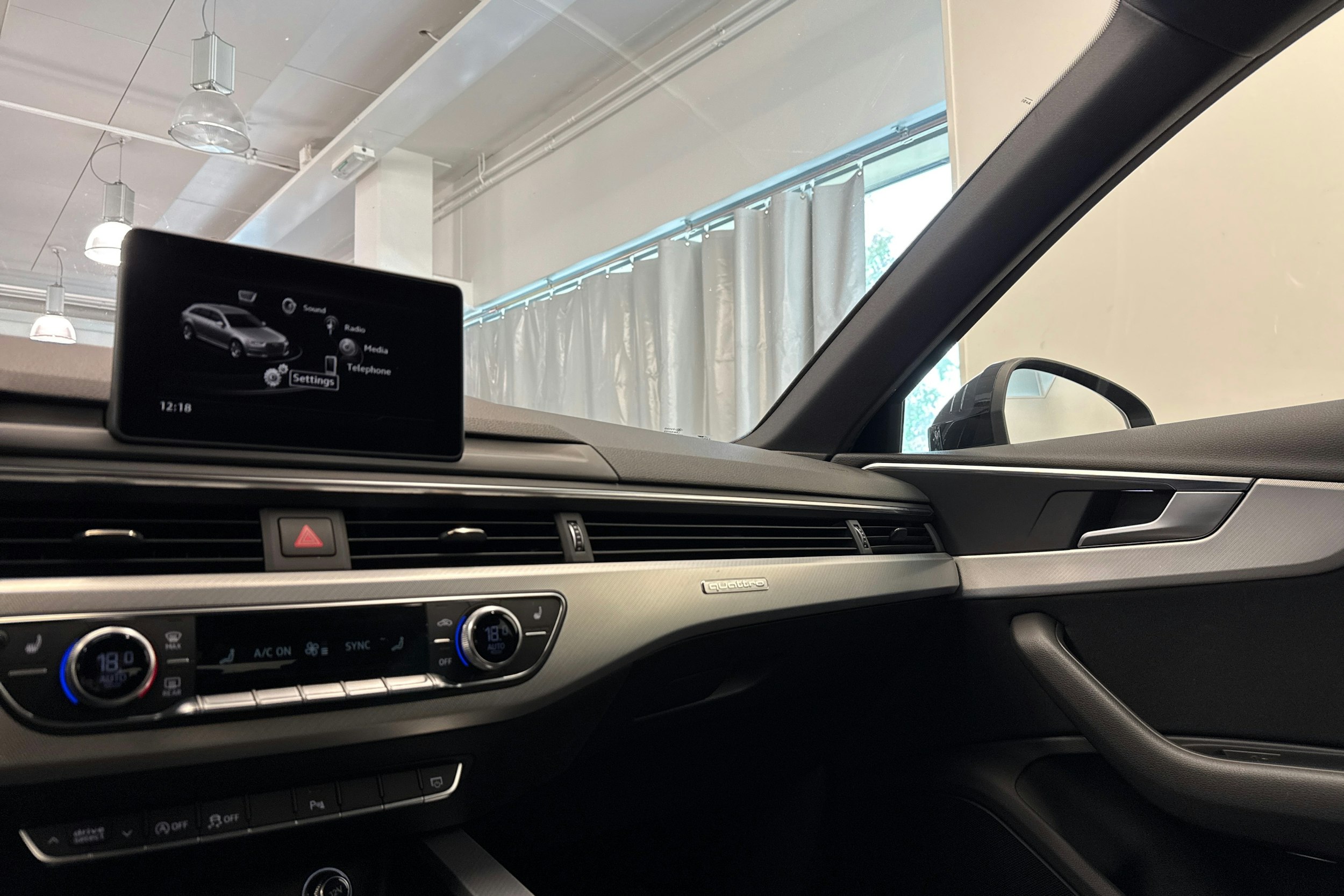 Musta Audi A4 2016 kuva 32.