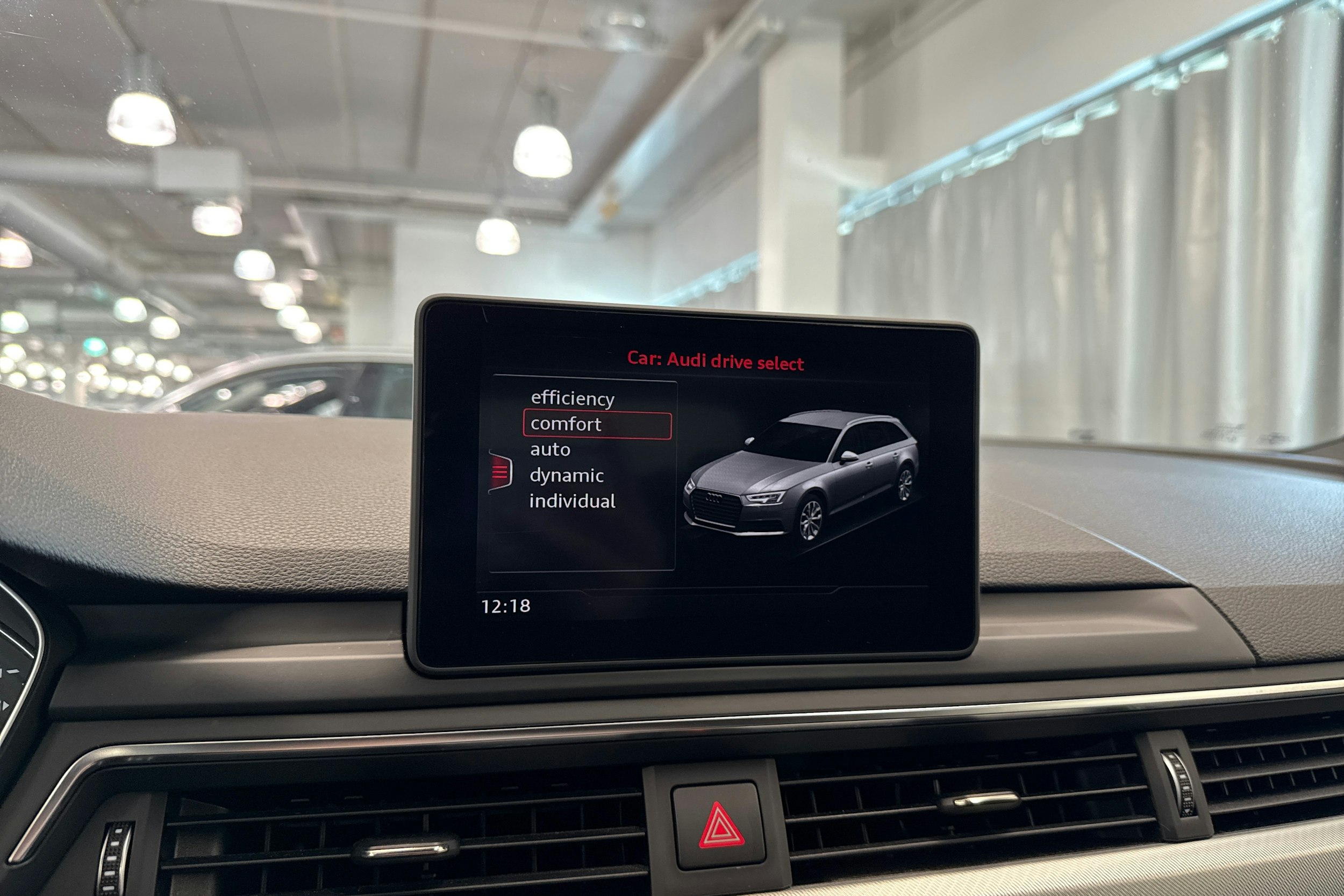 Musta Audi A4 2016 kuva 33.