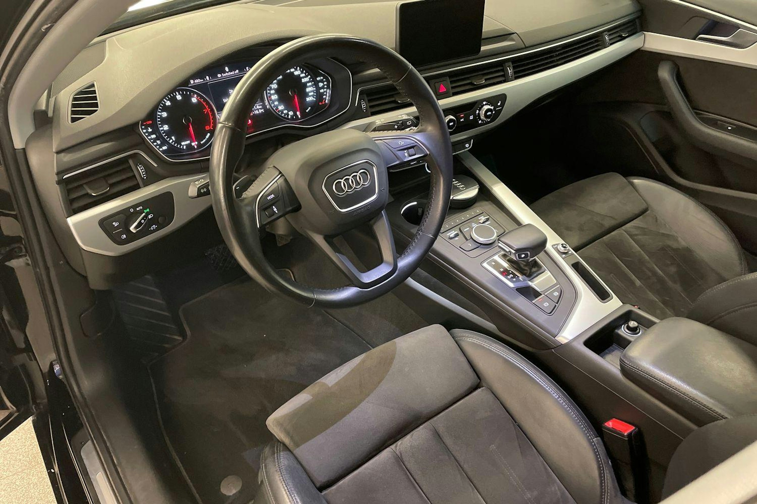musta Audi A4 2016 kuva 7.