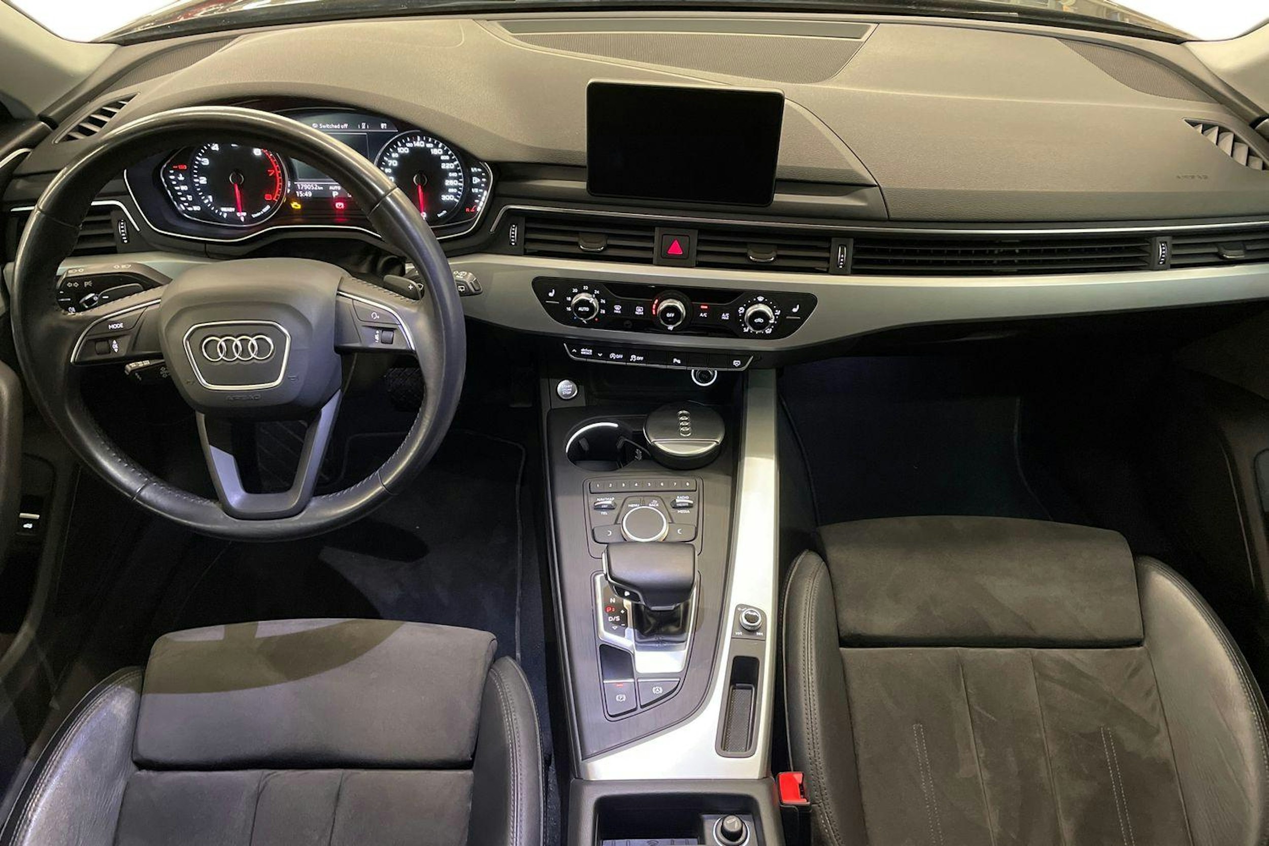 musta Audi A4 2016 kuva 9.