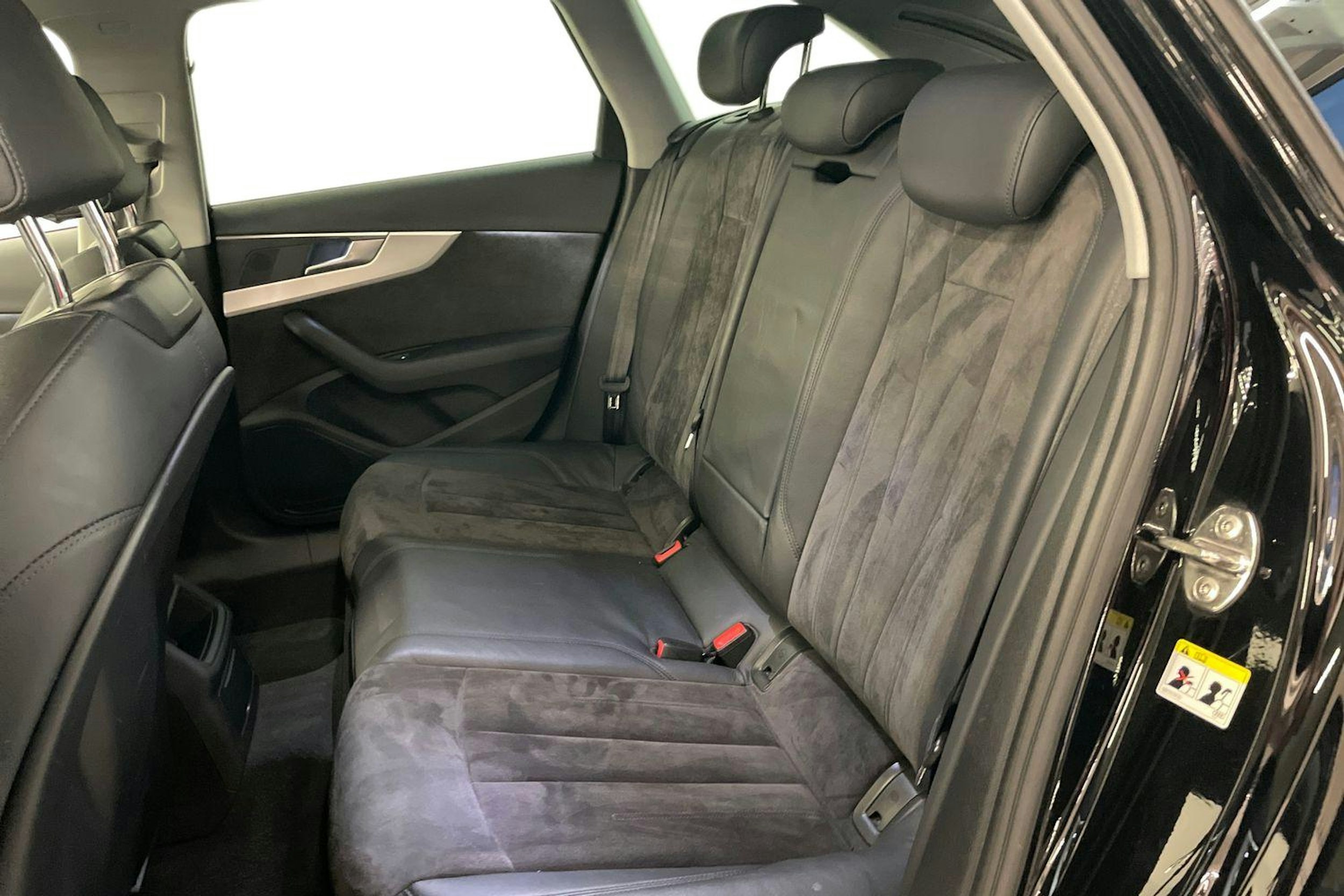 musta Audi A4 2016 kuva 10.