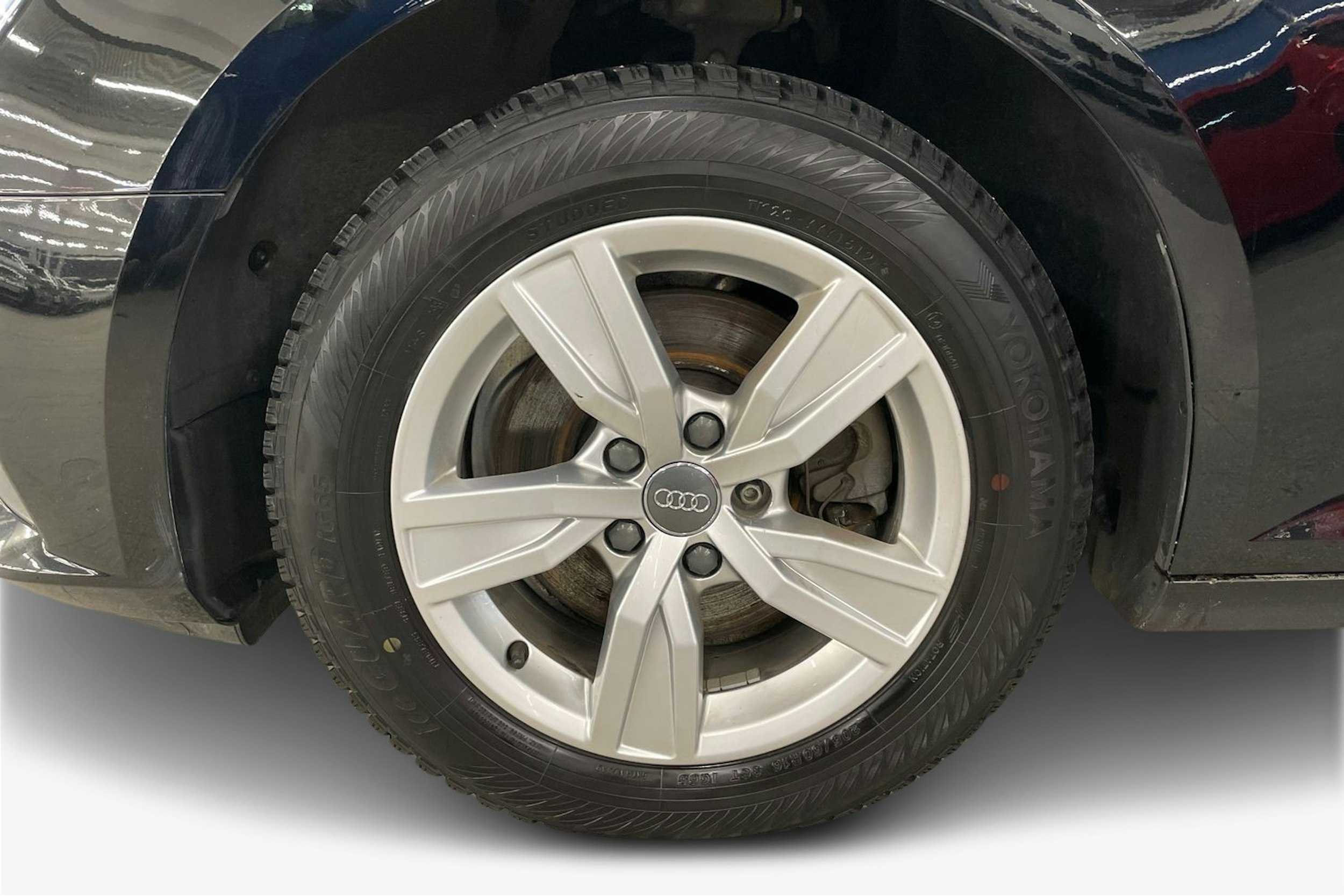 musta Audi A4 2016 kuva 11.