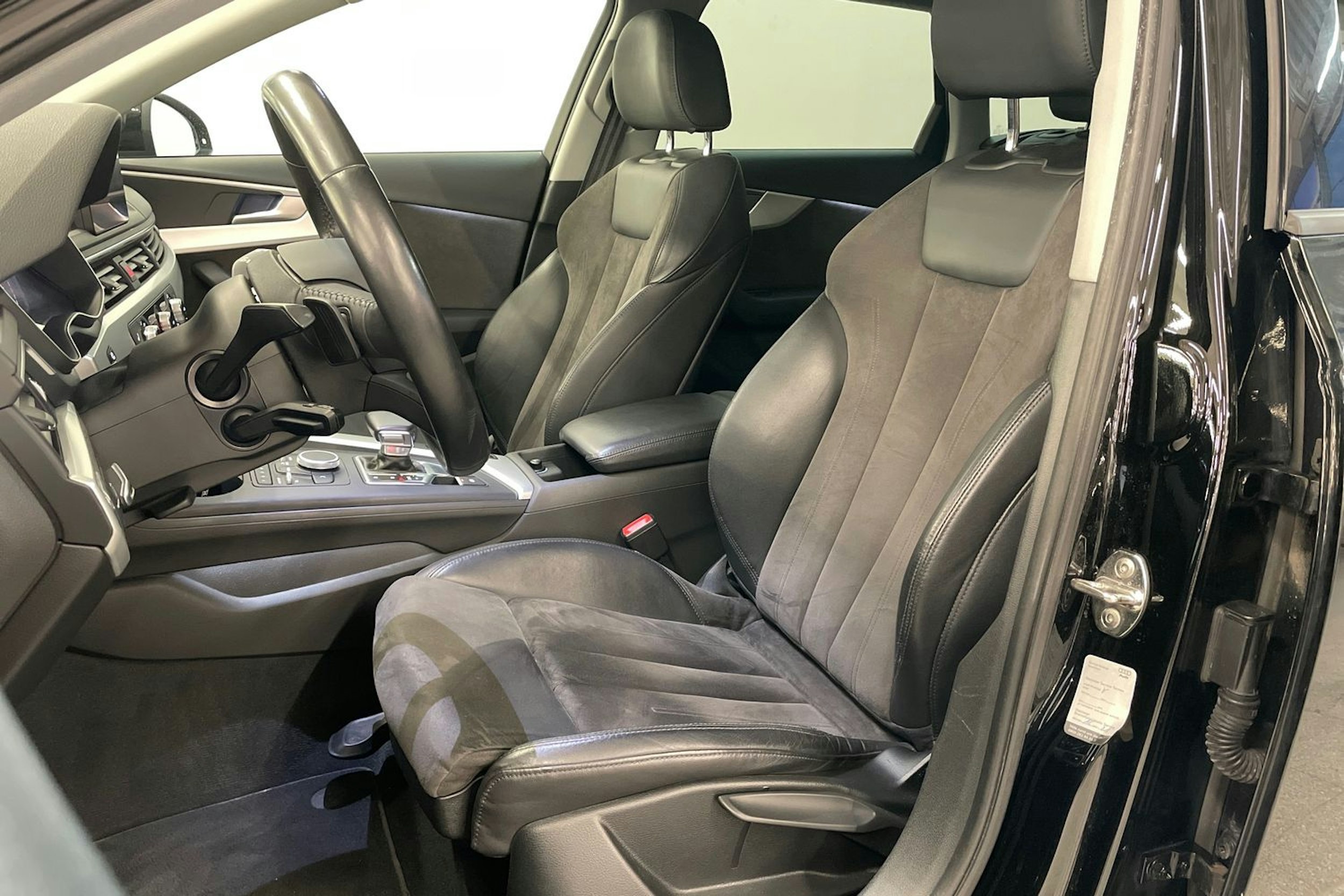 musta Audi A4 2016 kuva 16.