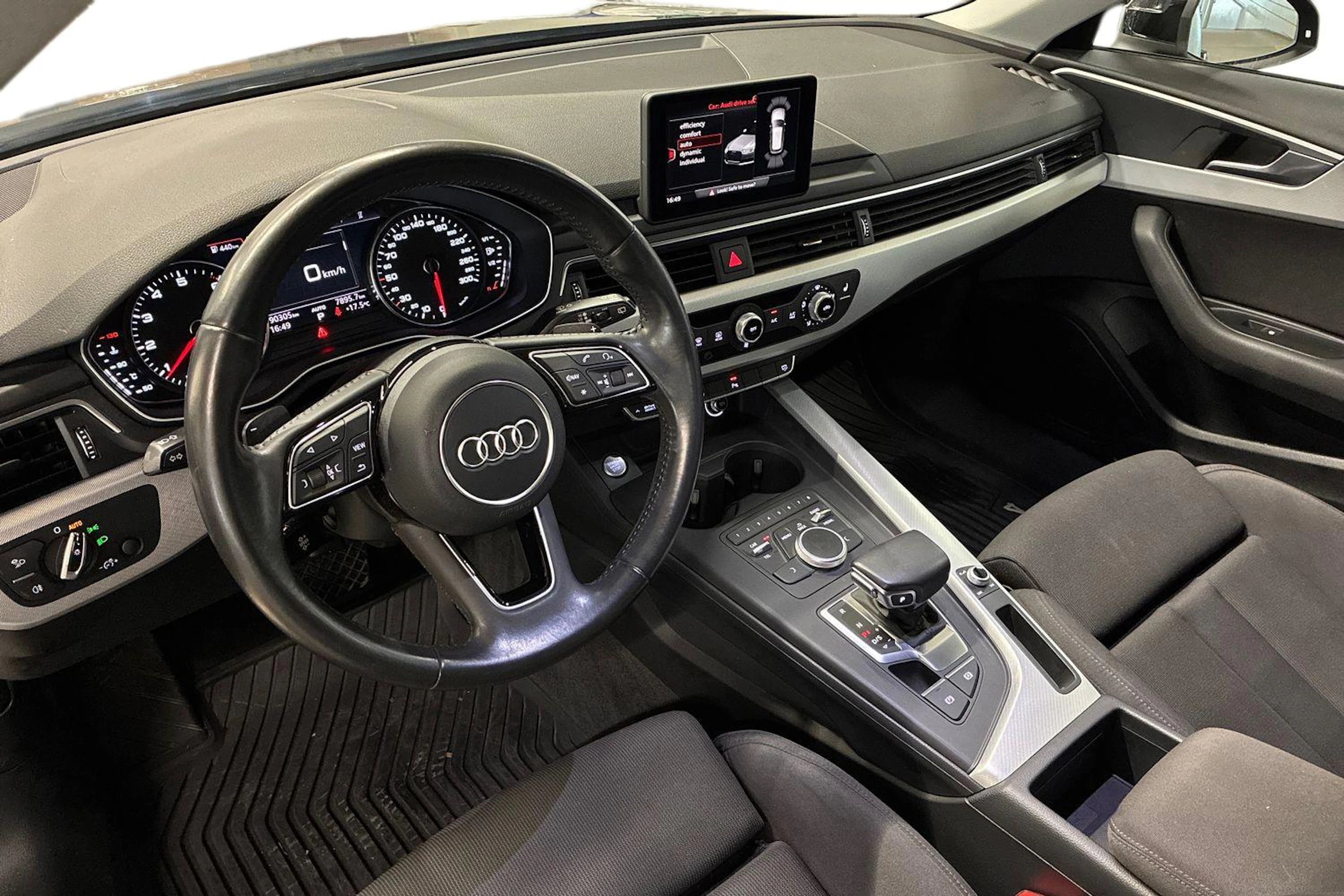 musta Audi A4 2016 kuva 6.