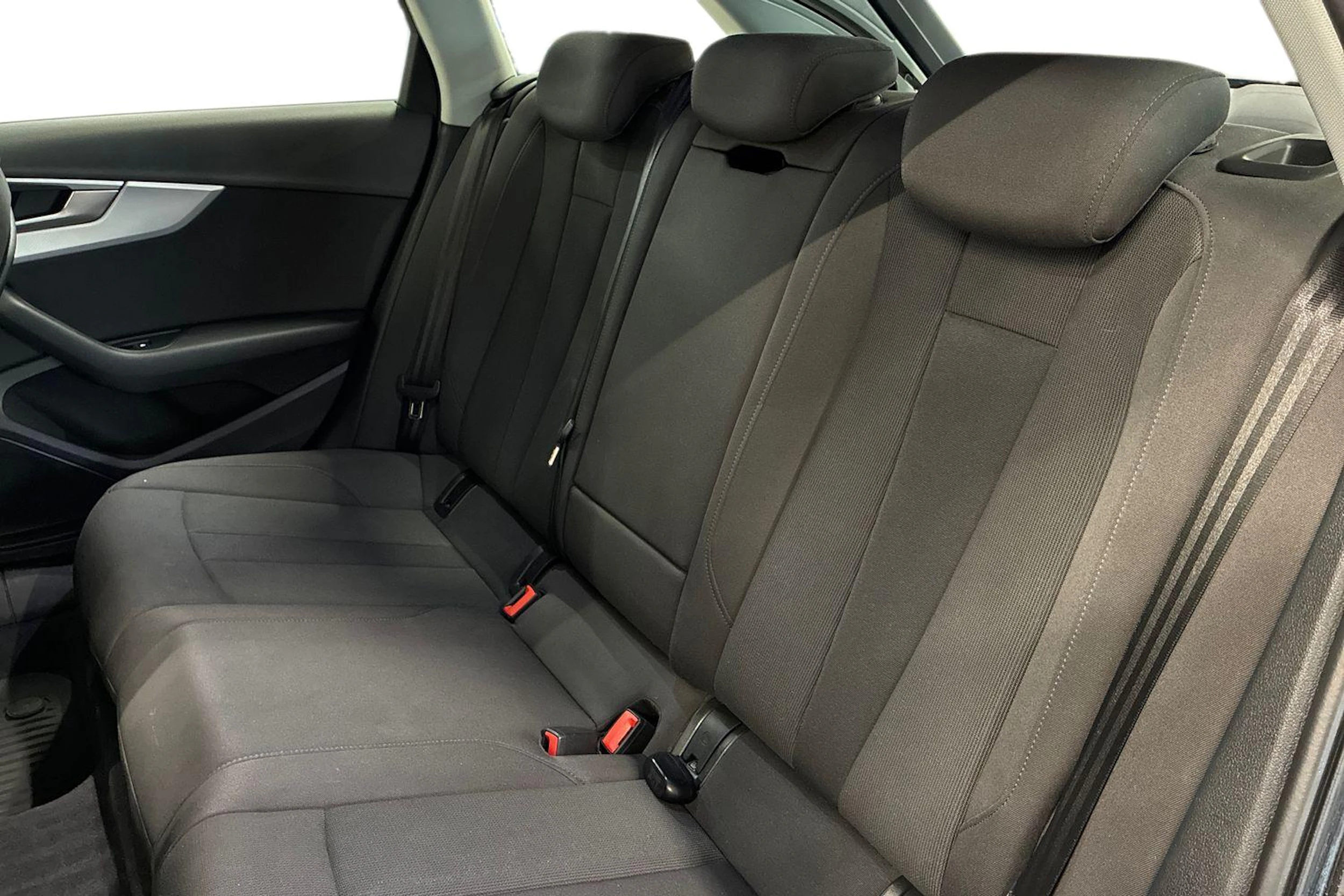 musta Audi A4 2016 kuva 8.