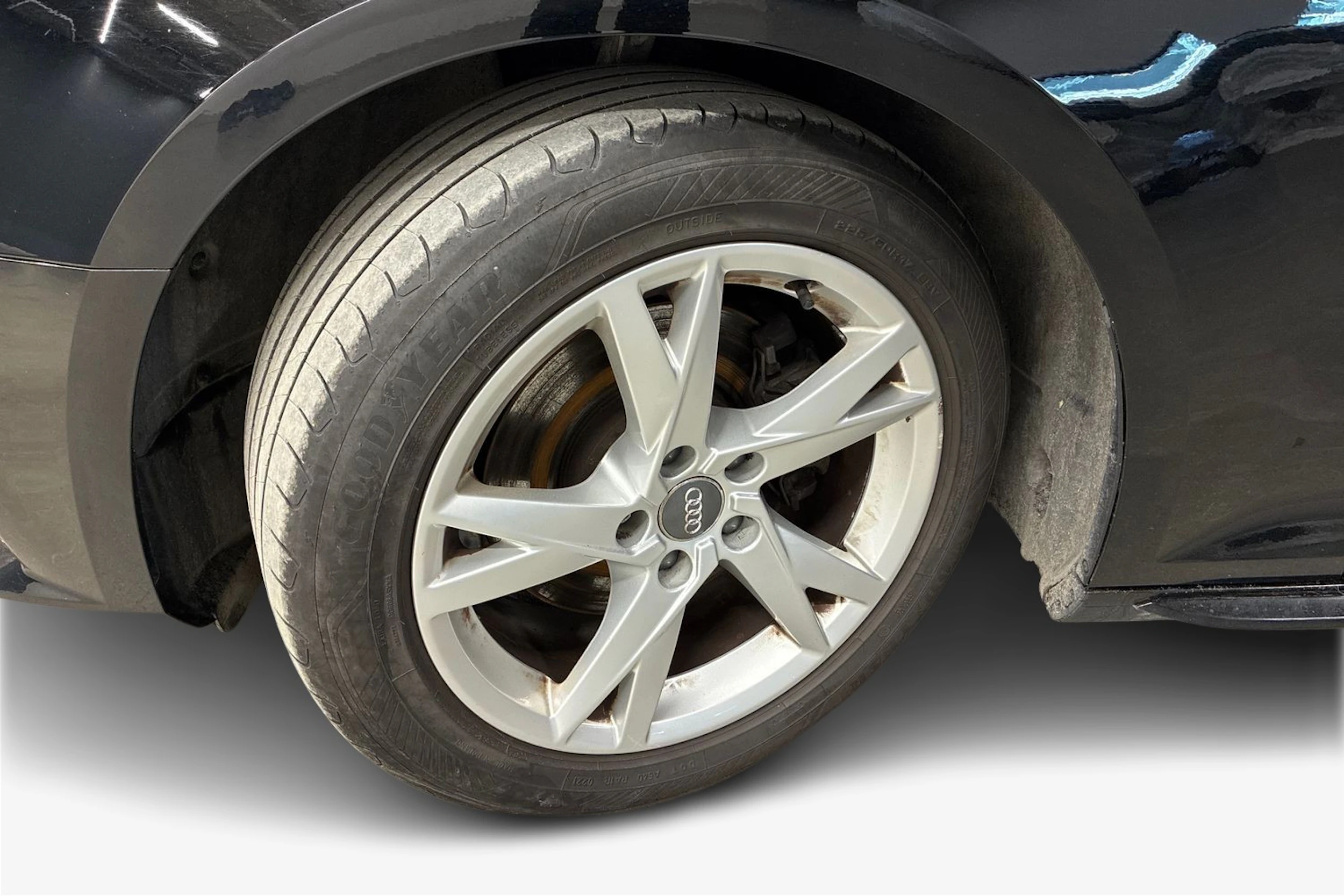 musta Audi A4 2016 kuva 9.