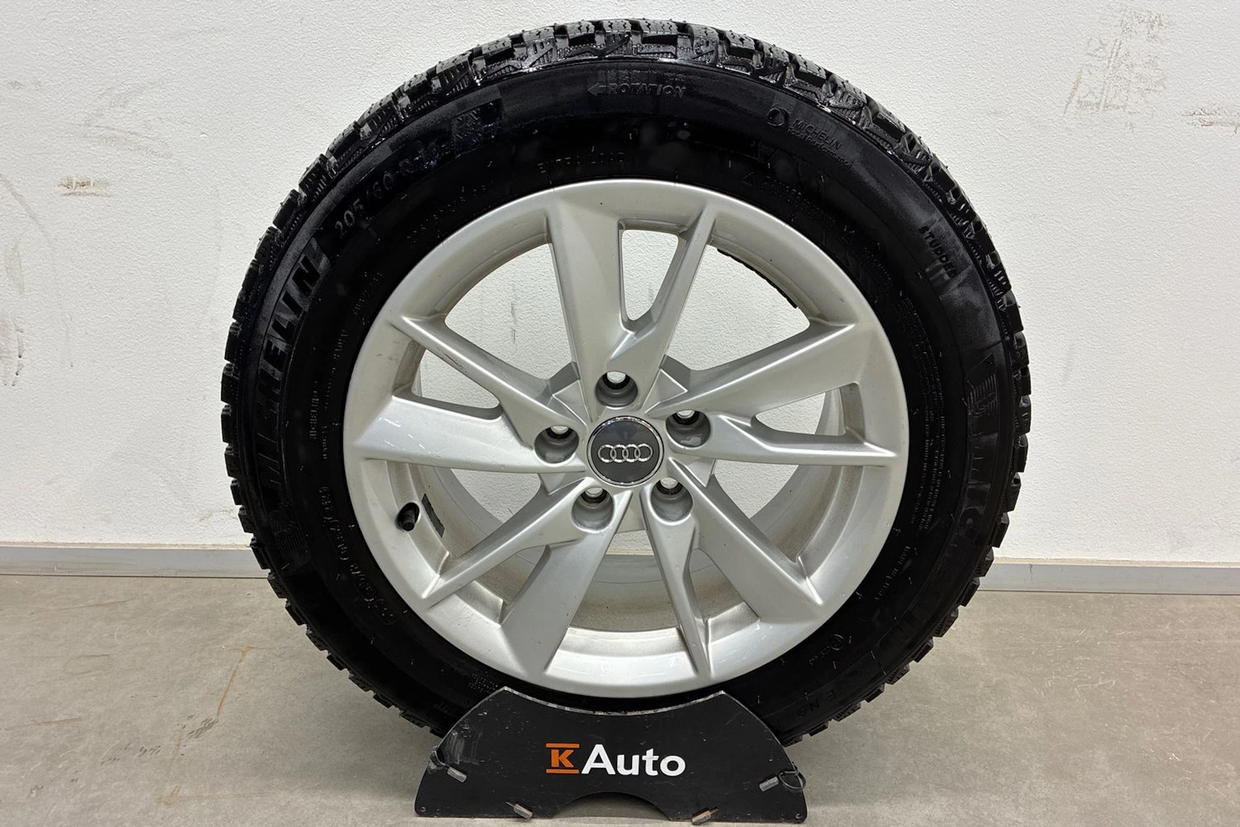 musta Audi A4 2016 kuva 10.