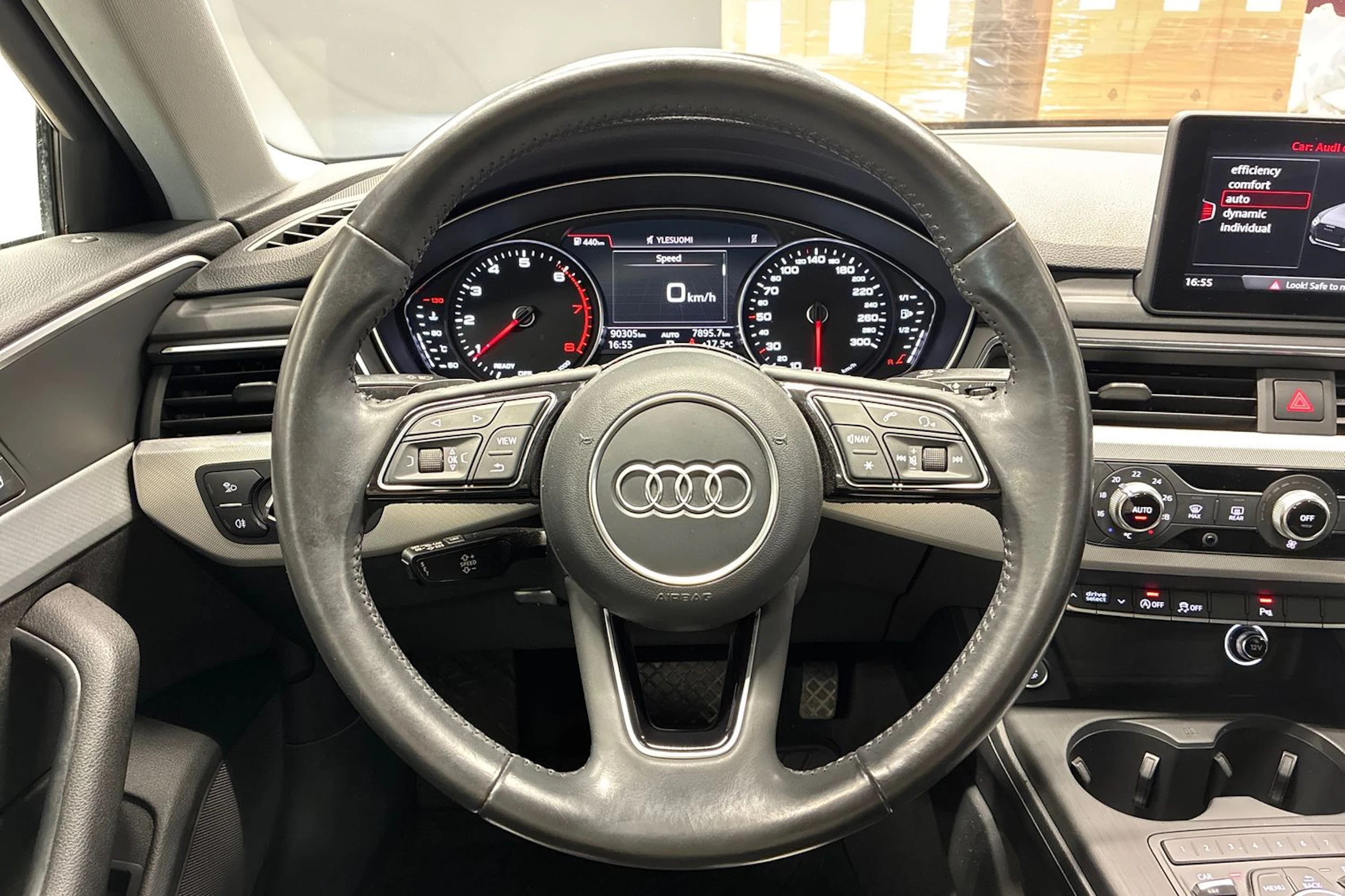 musta Audi A4 2016 kuva 11.