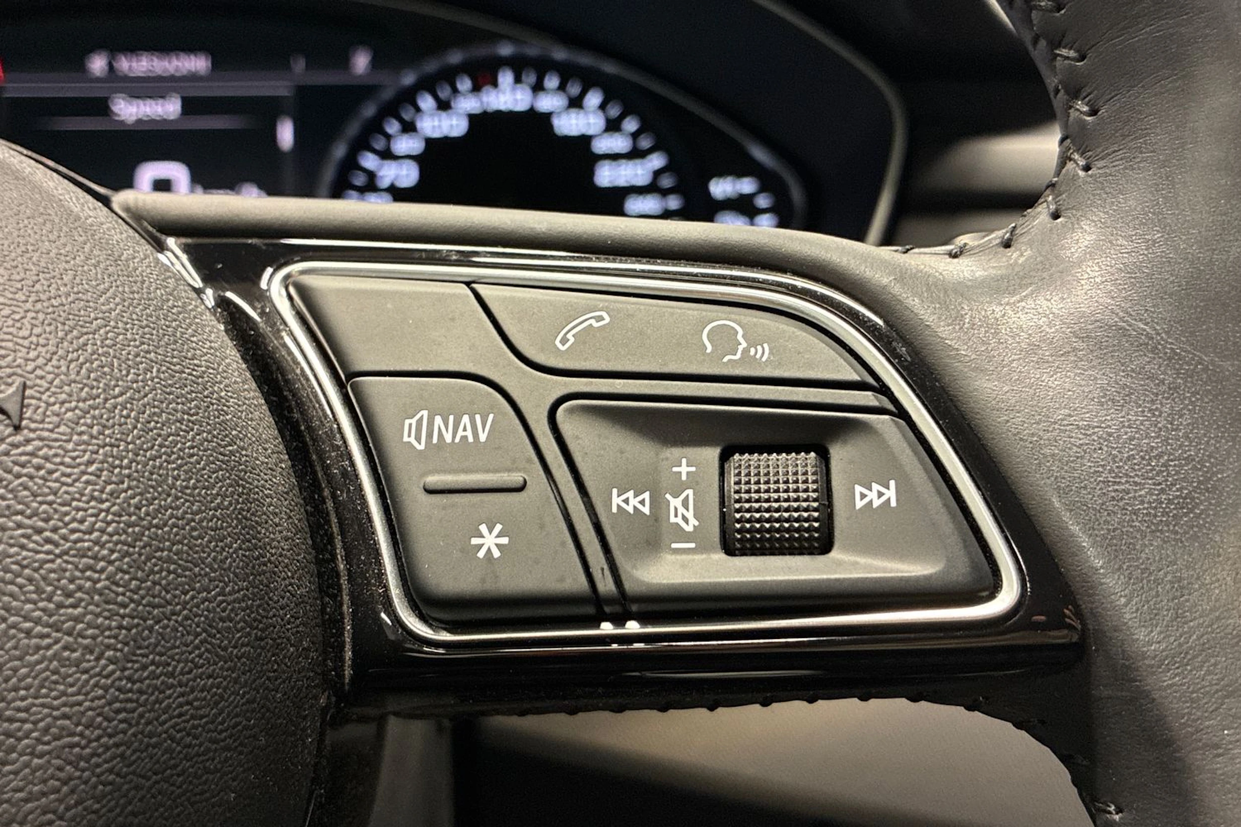 musta Audi A4 2016 kuva 13.