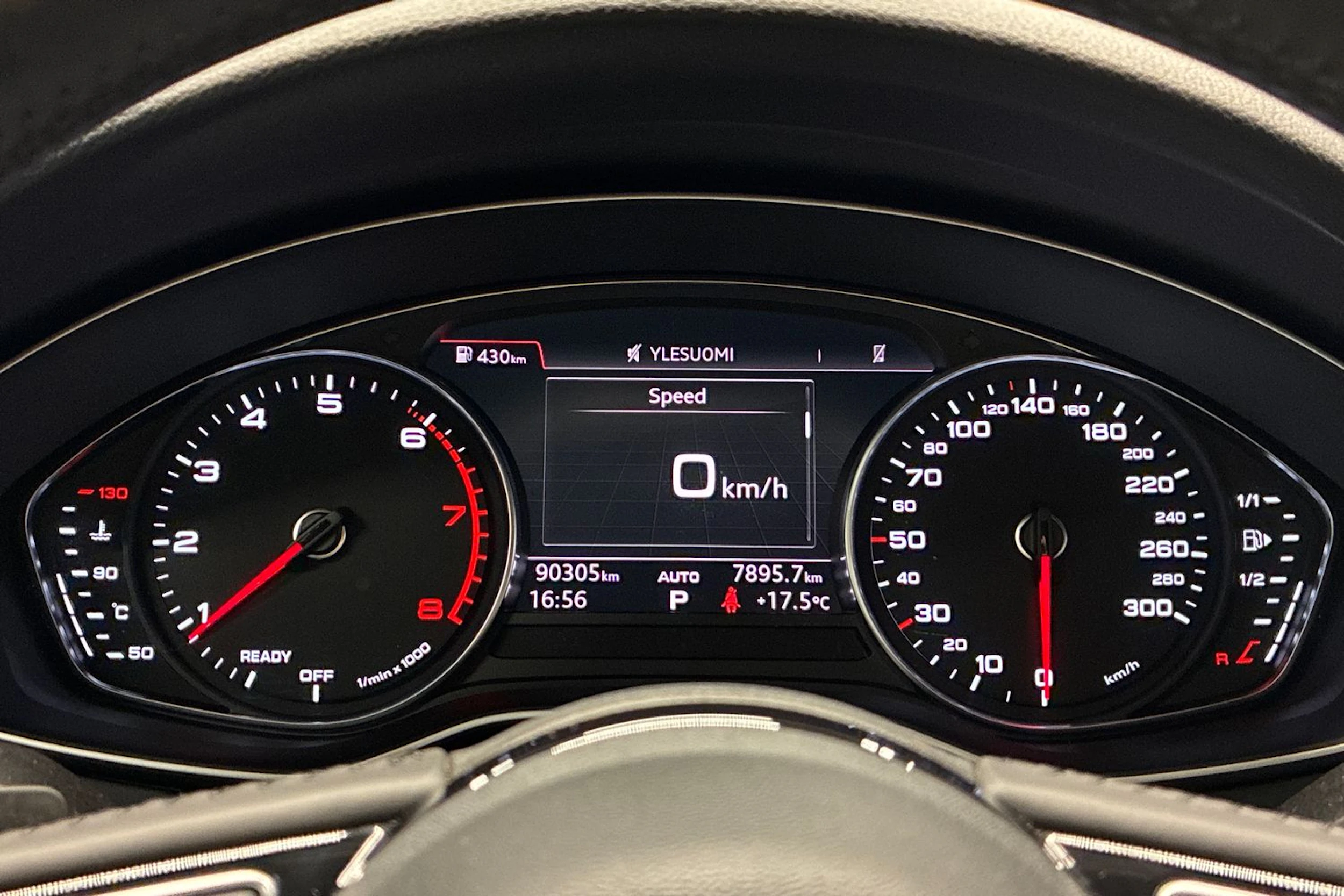 musta Audi A4 2016 kuva 14.