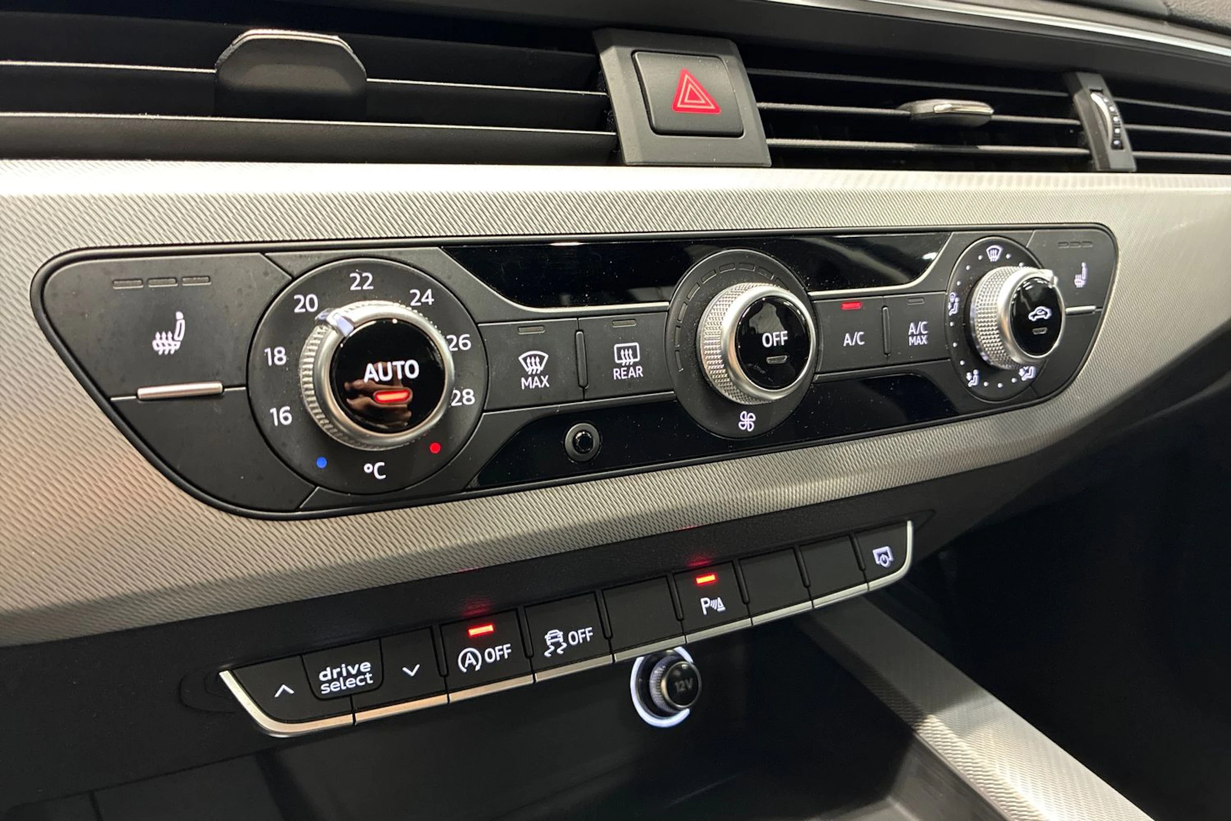 musta Audi A4 2016 kuva 17.