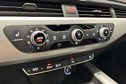 musta Audi A4 2016 kuva 17.