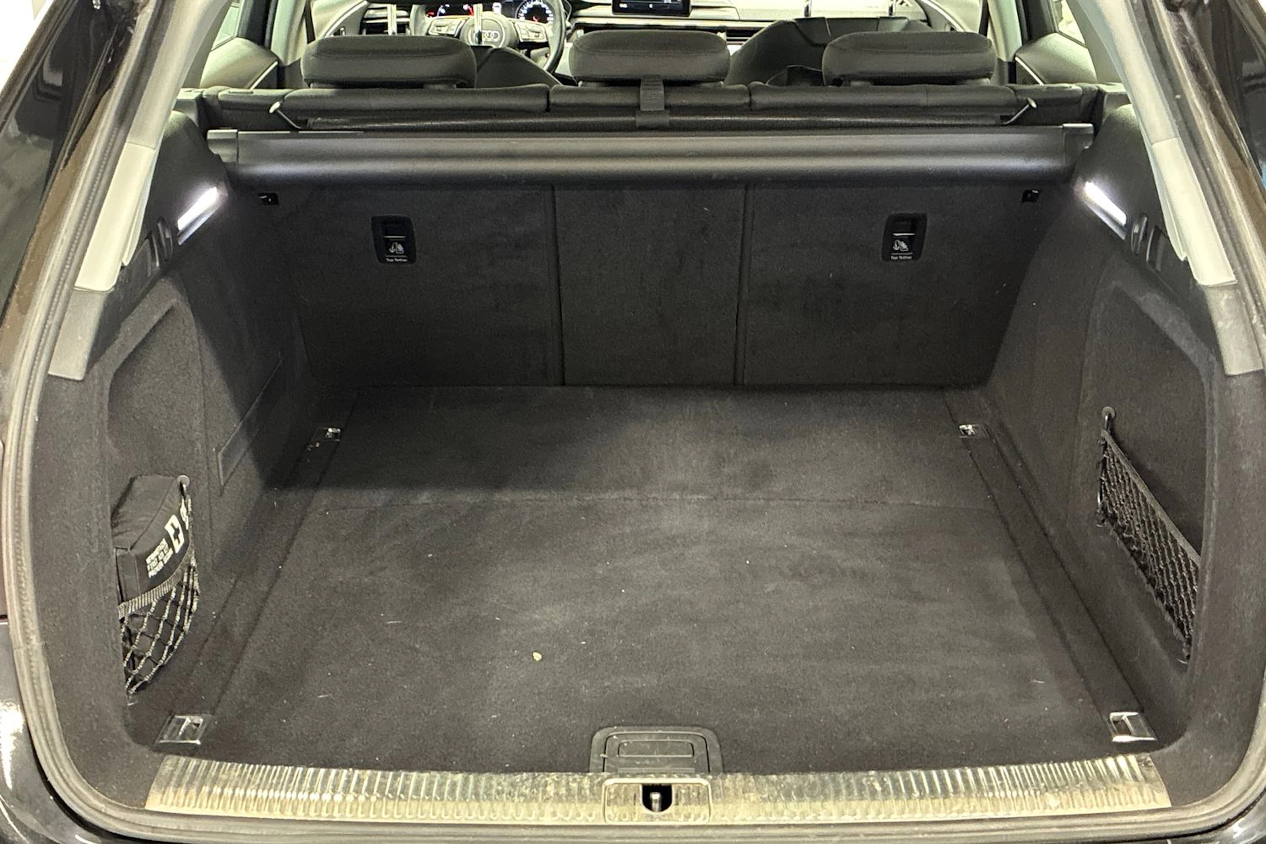 musta Audi A4 2016 kuva 21.